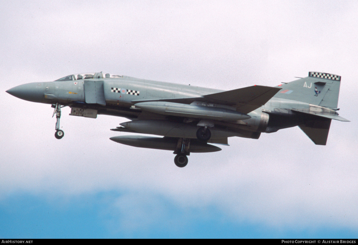 Aircraft Photo of XV586 | McDonnell Douglas F-4K Phantom FG1 | UK - Air Force | AirHistory.net #487508