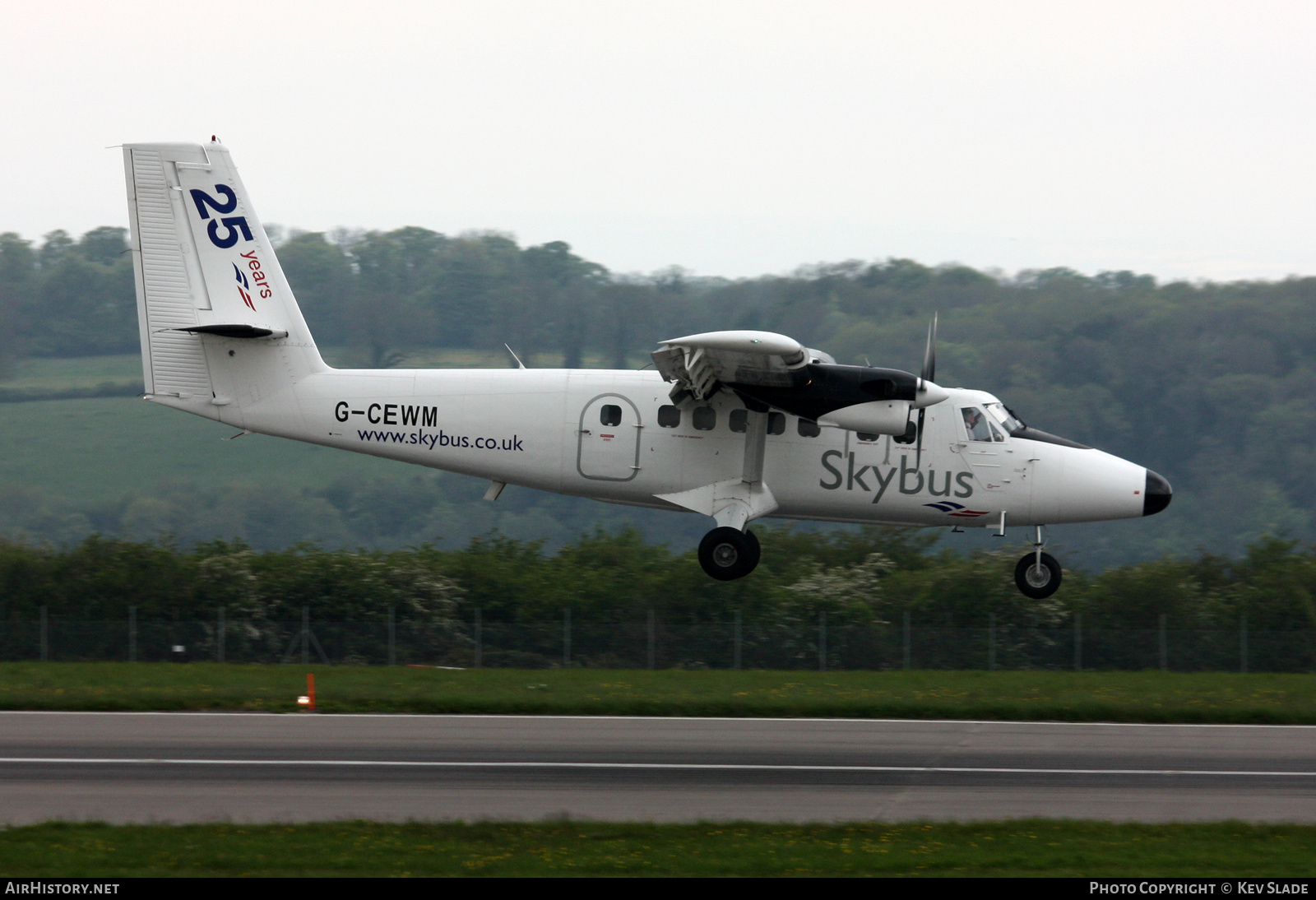 Aircraft Photo of G-CEWM | De Havilland Canada DHC-6-300 Twin Otter | Isles of Scilly Skybus | AirHistory.net #487697