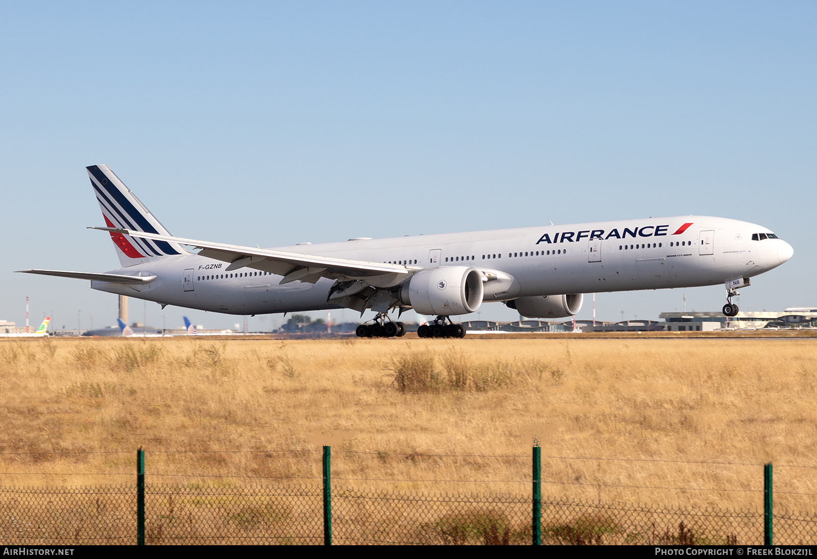 Aircraft Photo of F-GZNB | Boeing 777-328/ER | Air France | AirHistory.net #487785
