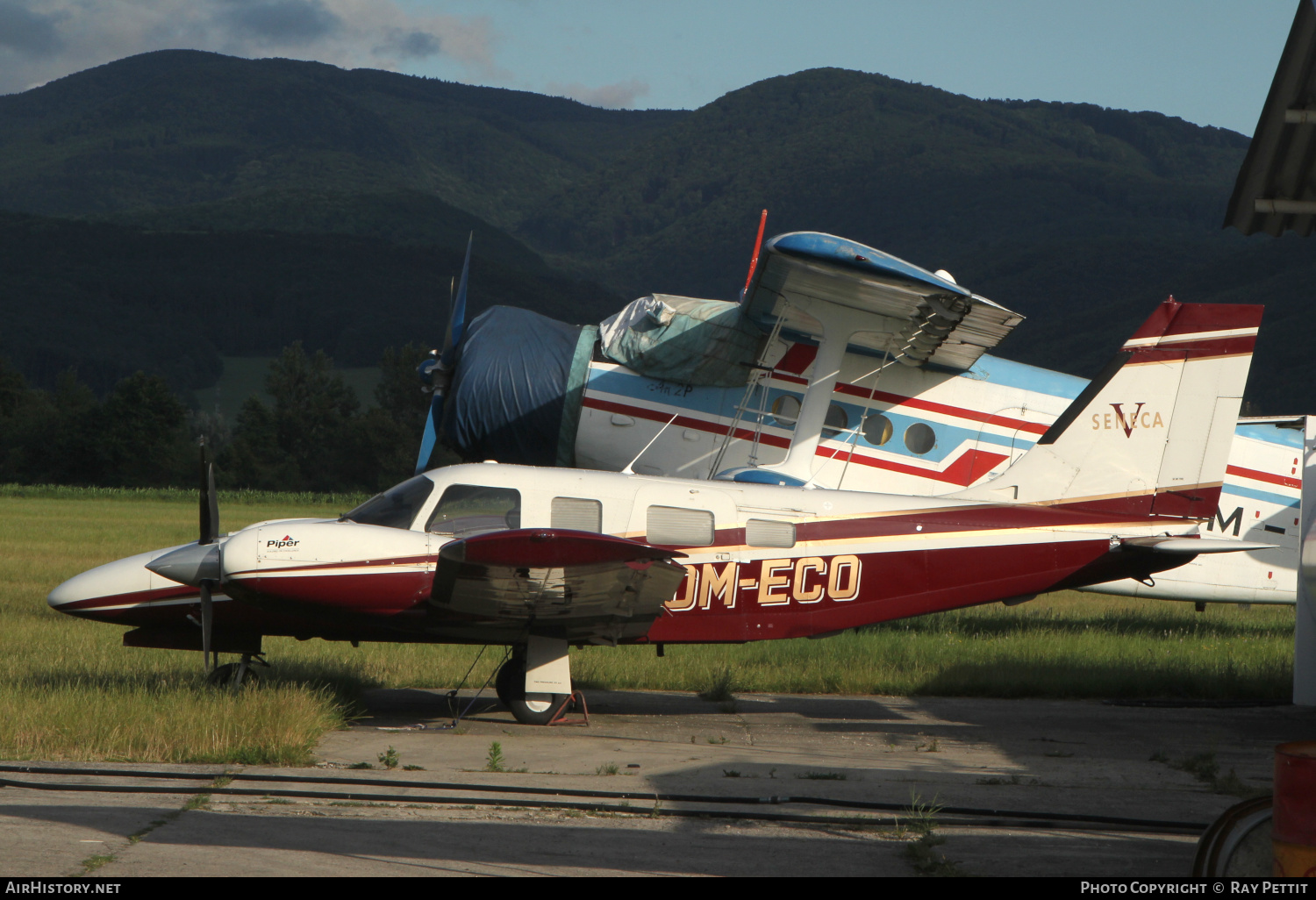 Aircraft Photo of OM-ECO | Piper PA-34-220T Seneca V | AirHistory.net #487950