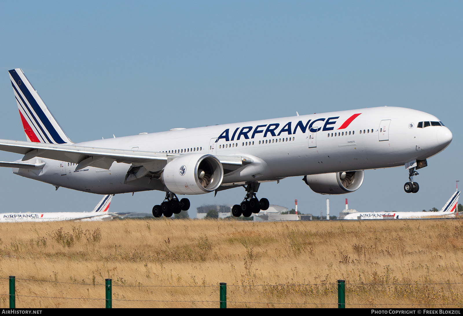 Aircraft Photo of F-GSQF | Boeing 777-328/ER | Air France | AirHistory.net #487964