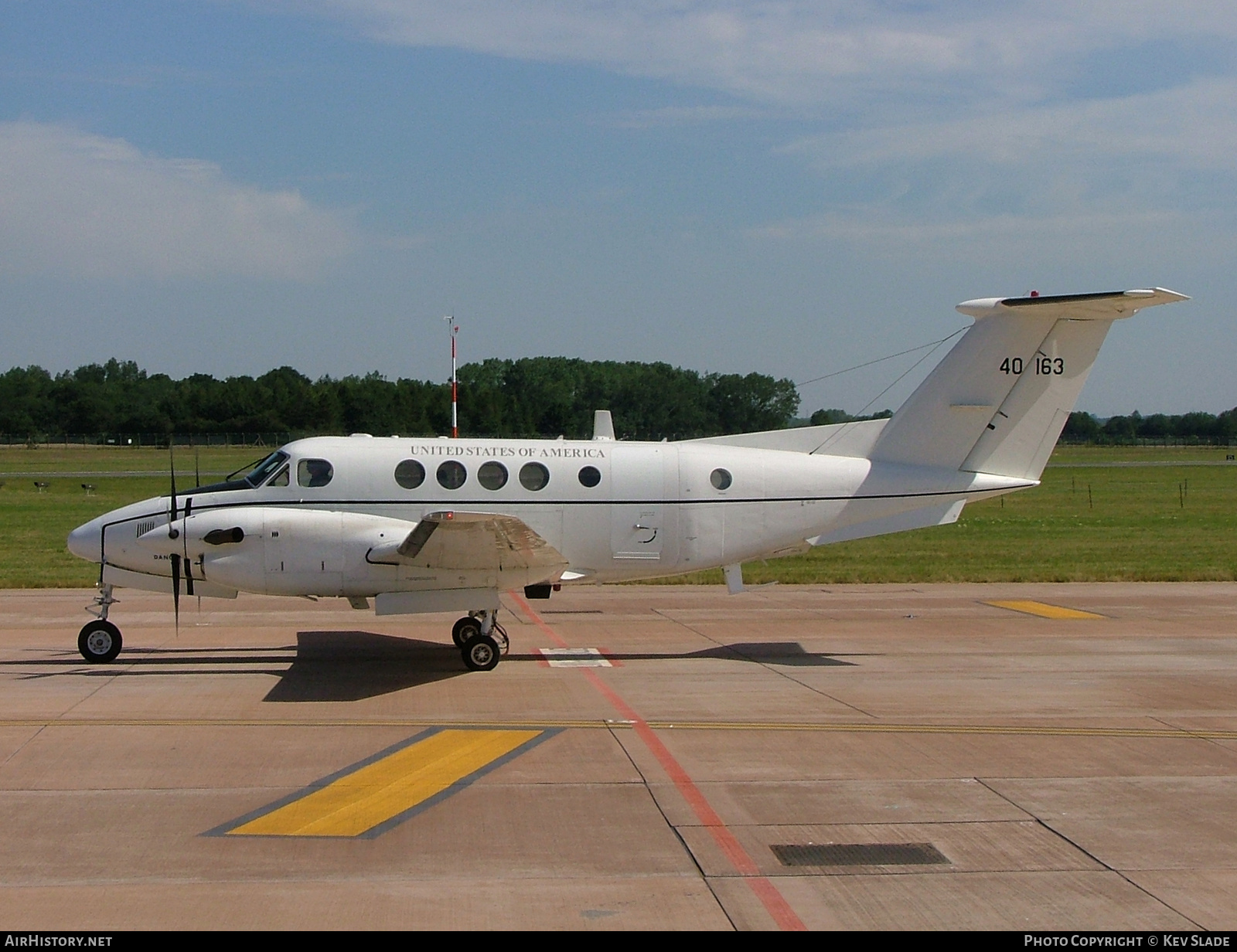 Aircraft Photo of 84-0163 / 40163 | Beech C-12U Huron (B200C) | USA - Army | AirHistory.net #488129