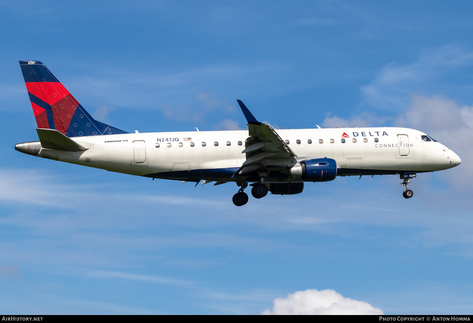 Aircraft Photo of N241JQ | Embraer 175LR (ERJ-170-200LR) | Delta Connection | AirHistory.net #488198