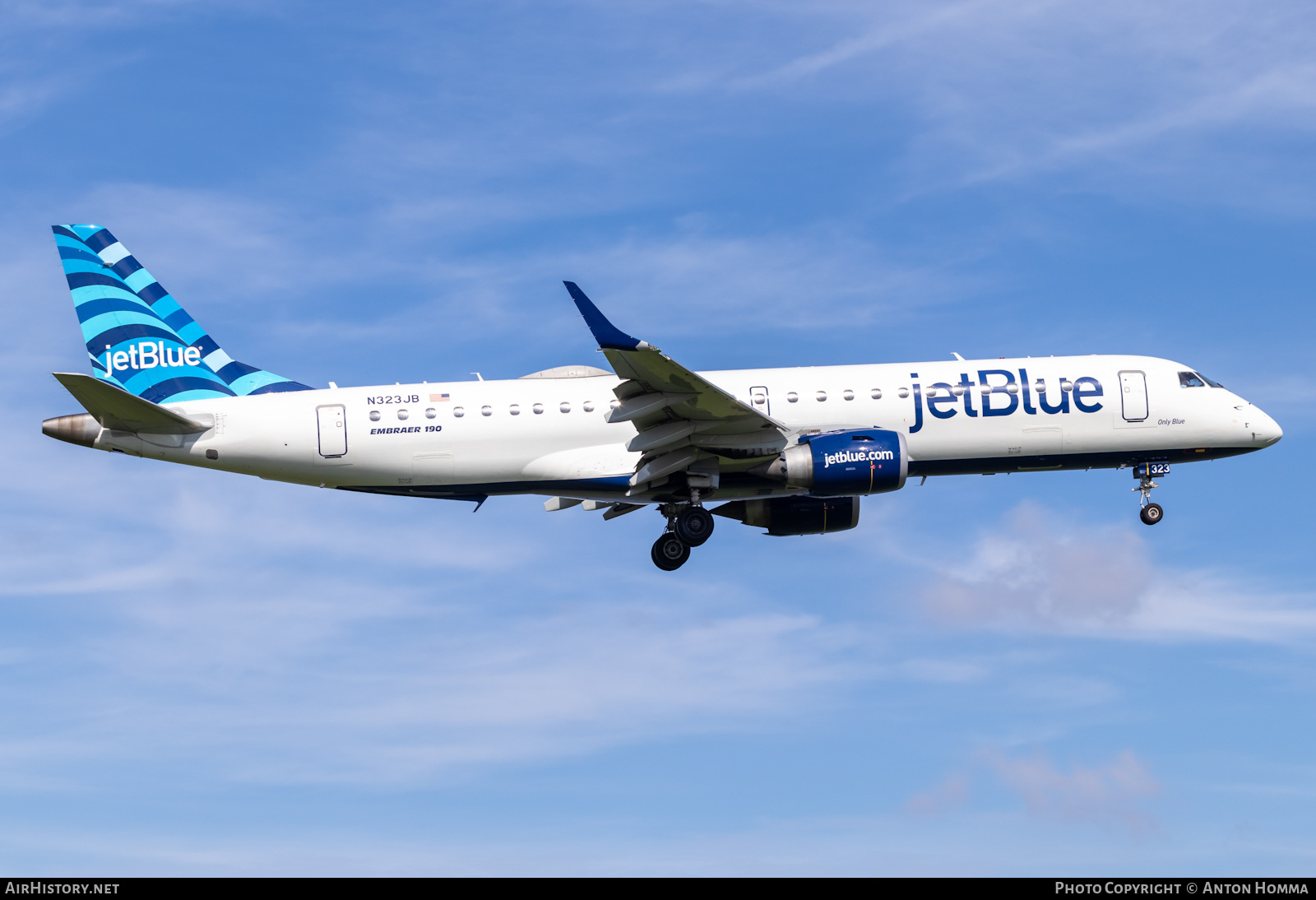 Aircraft Photo of N323JB | Embraer 190AR (ERJ-190-100IGW) | JetBlue Airways | AirHistory.net #488223