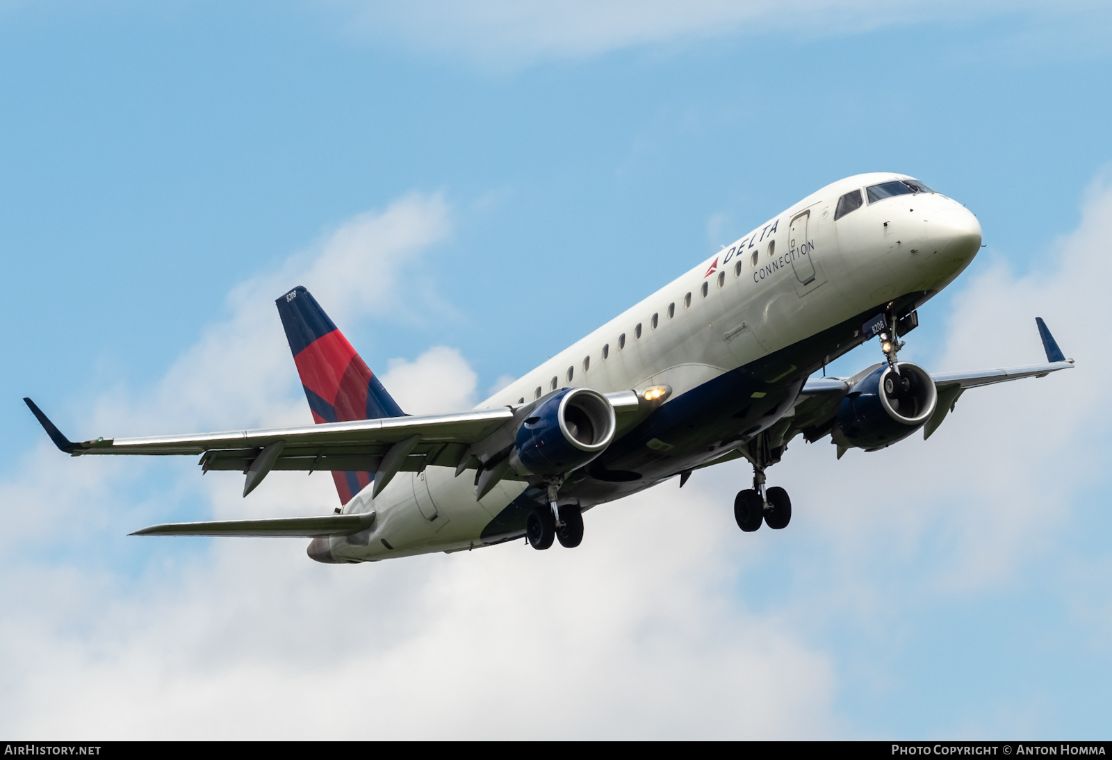 Aircraft Photo of N208JQ | Embraer 175LR (ERJ-170-200LR) | Delta Connection | AirHistory.net #488238