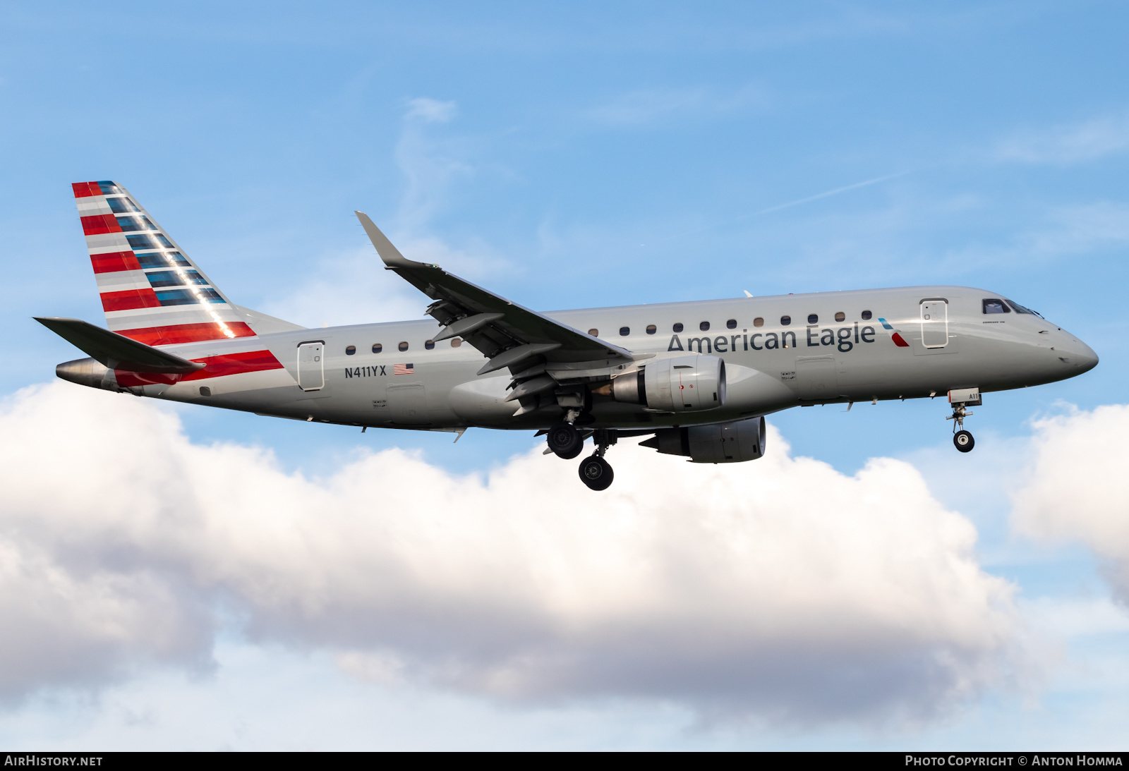 Aircraft Photo of N411YX | Embraer 175LR (ERJ-170-200LR) | American Eagle | AirHistory.net #488242