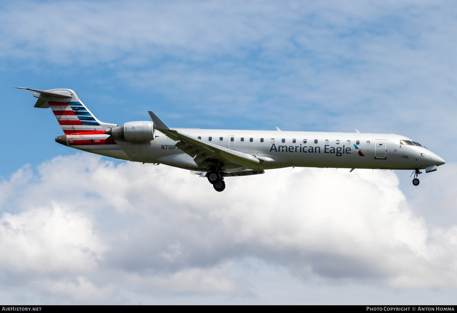 Aircraft Photo of N710PS | Bombardier CRJ-701ER (CL-600-2C10) | American Eagle | AirHistory.net #488274