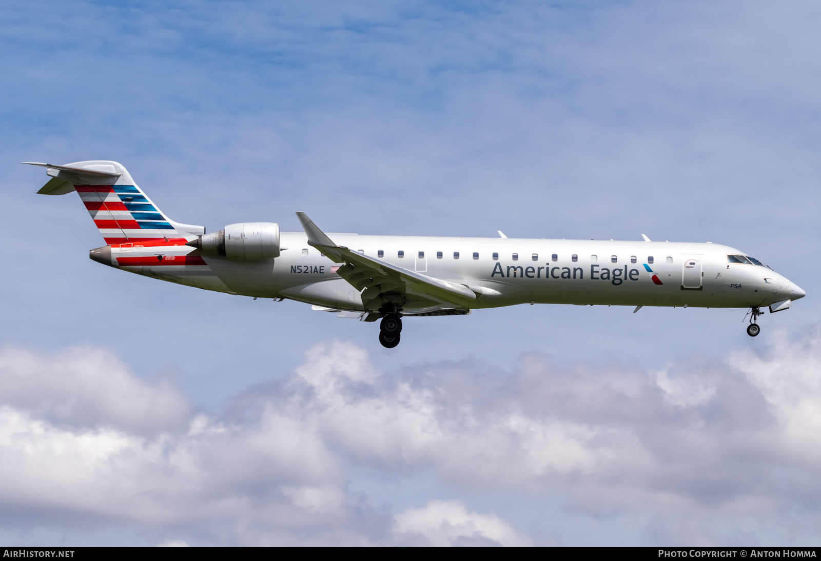 Aircraft Photo of N521AE | Bombardier CRJ-701ER (CL-600-2C10) | American Eagle | AirHistory.net #488290