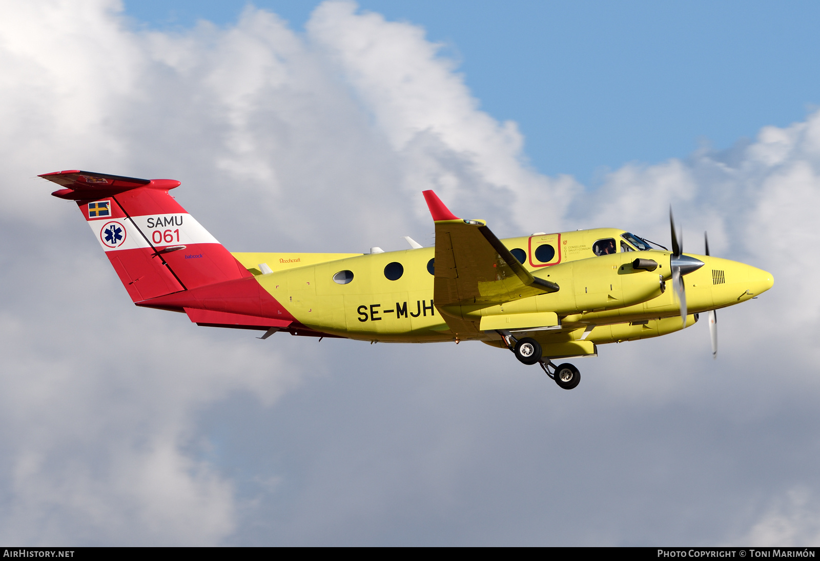 Aircraft Photo of SE-MJH | Beechcraft 250 King Air (200GT) | SAMU - Servicios de Asistencia Médica de Urgencias | AirHistory.net #488358
