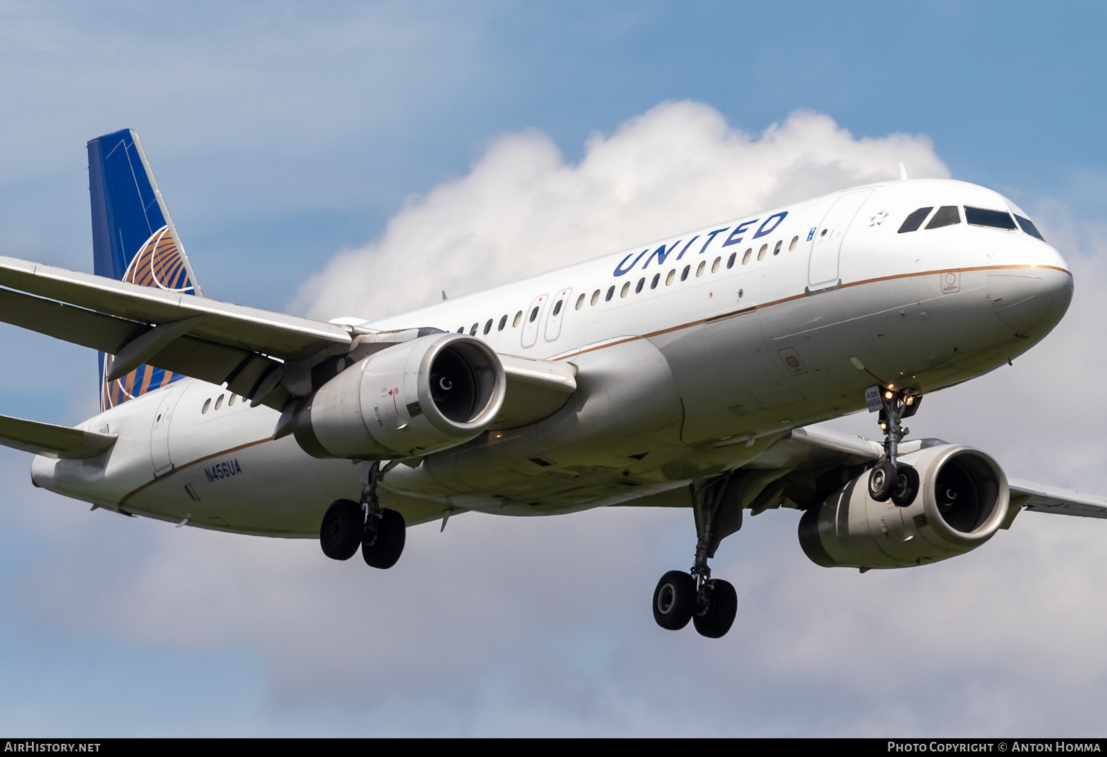 Aircraft Photo of N456UA | Airbus A320-232 | United Airlines | AirHistory.net #488393