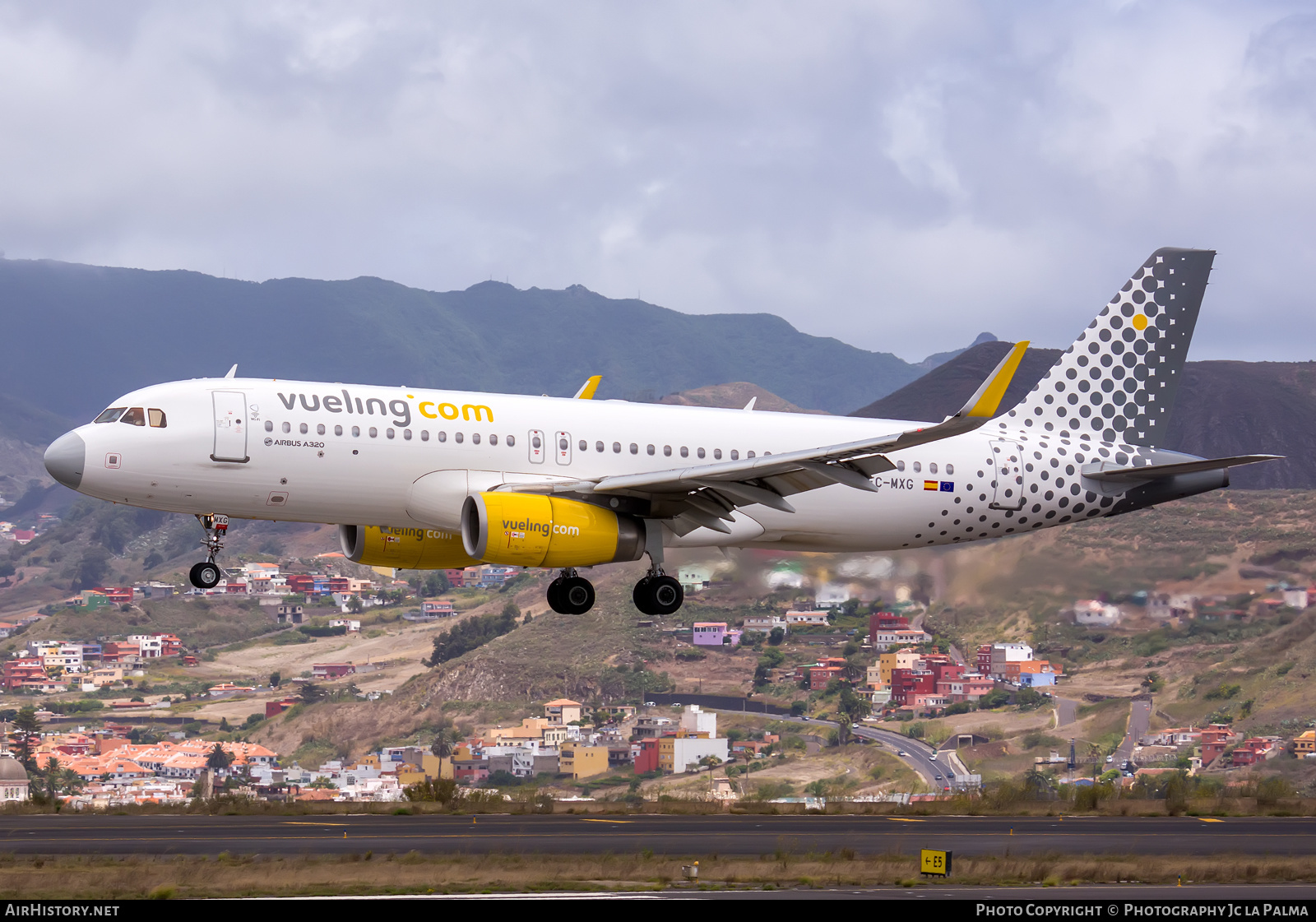 Aircraft Photo of EC-MXG | Airbus A320-232 | Vueling Airlines | AirHistory.net #488621
