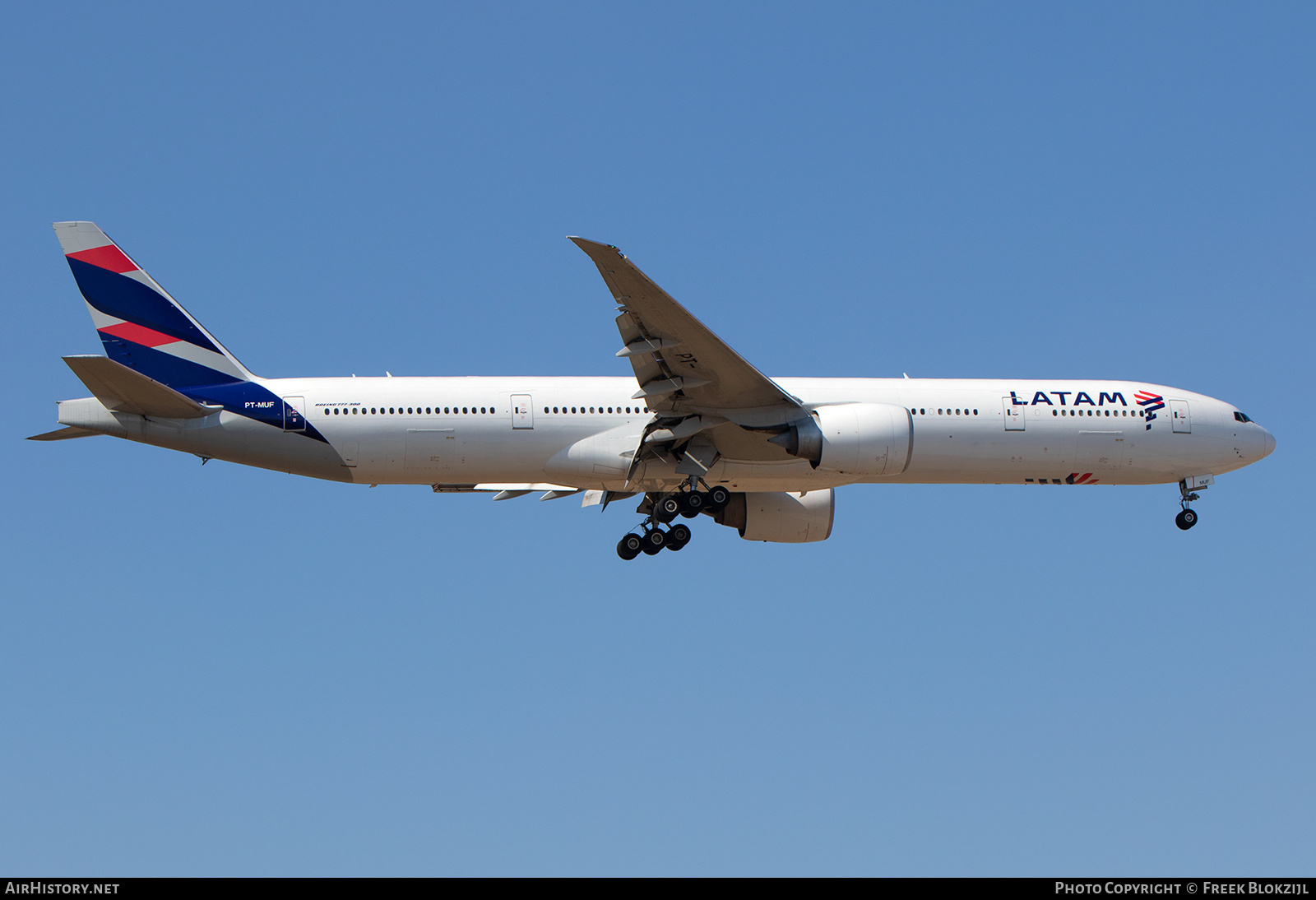 Aircraft Photo of PT-MUF | Boeing 777-32W/ER | LATAM Airlines | AirHistory.net #488739