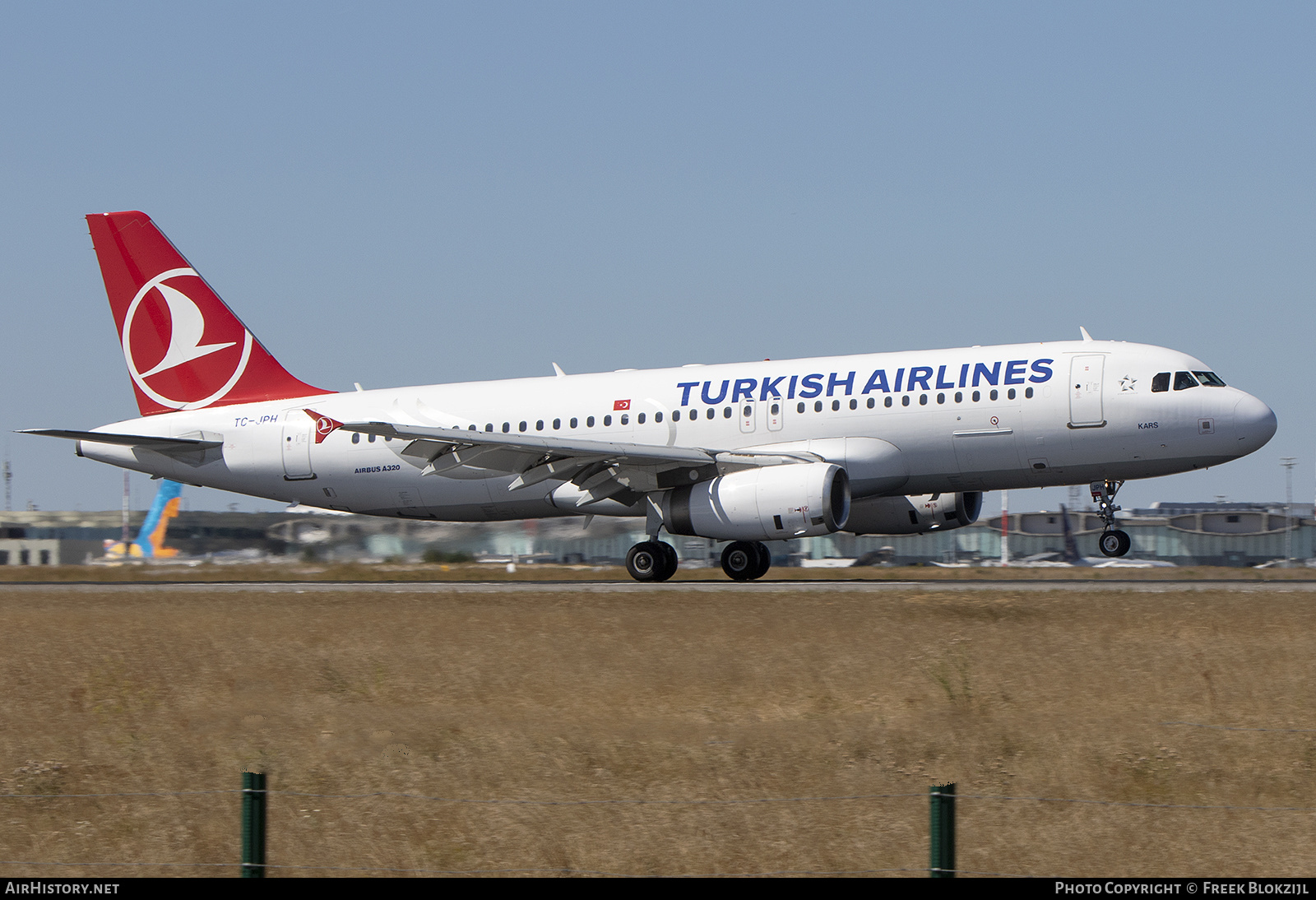 Aircraft Photo of TC-JPH | Airbus A320-232 | Turkish Airlines | AirHistory.net #489051