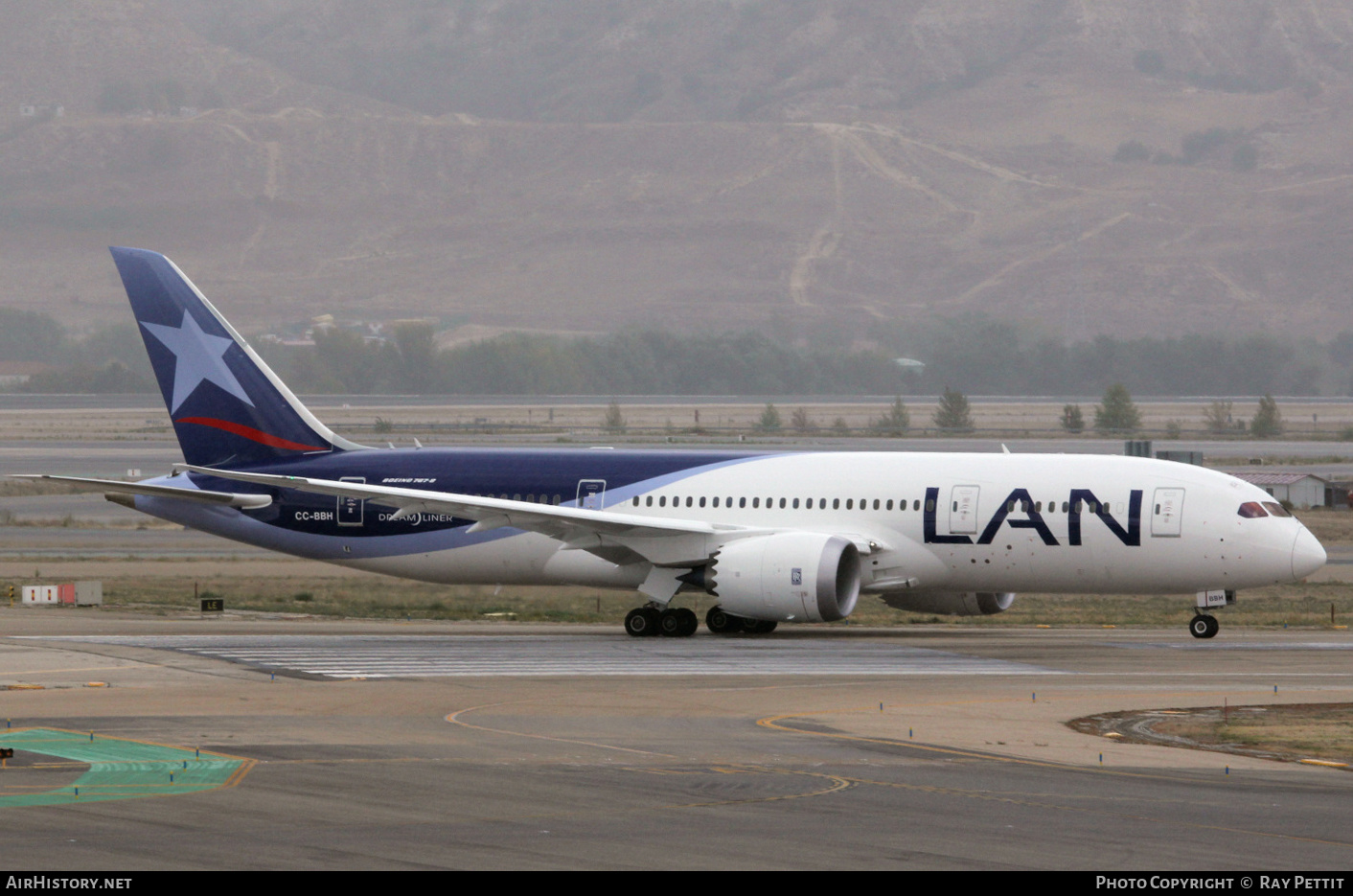 Aircraft Photo of CC-BBH | Boeing 787-8 Dreamliner | LAN Airlines - Línea Aérea Nacional | AirHistory.net #489453