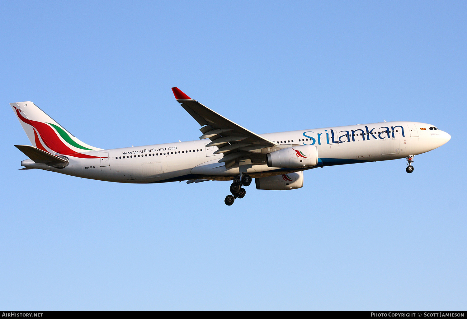 Aircraft Photo of 4R-ALM | Airbus A330-343E | SriLankan Airlines | AirHistory.net #489601