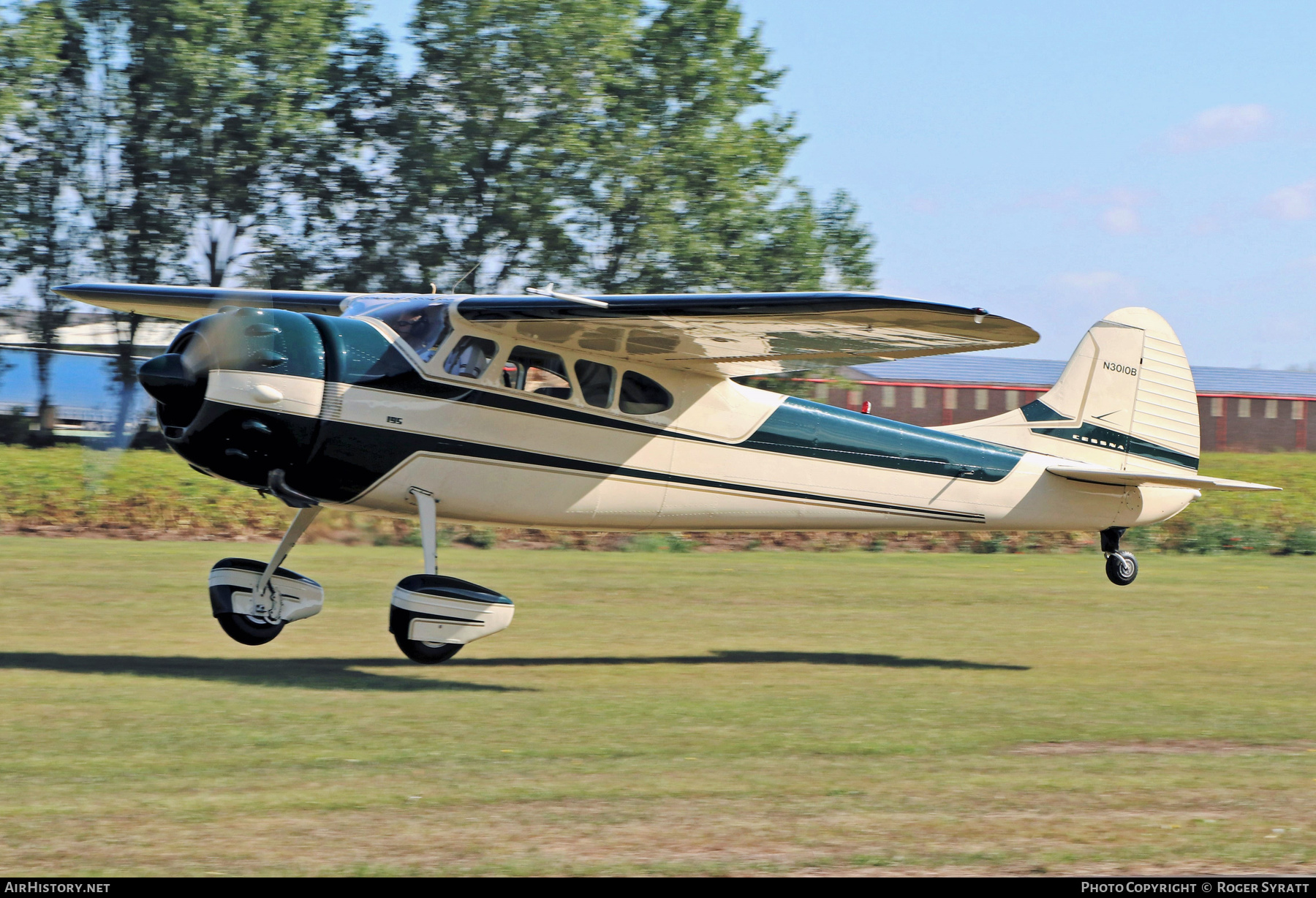Aircraft Photo of N3010B | Cessna 195B | AirHistory.net #489657