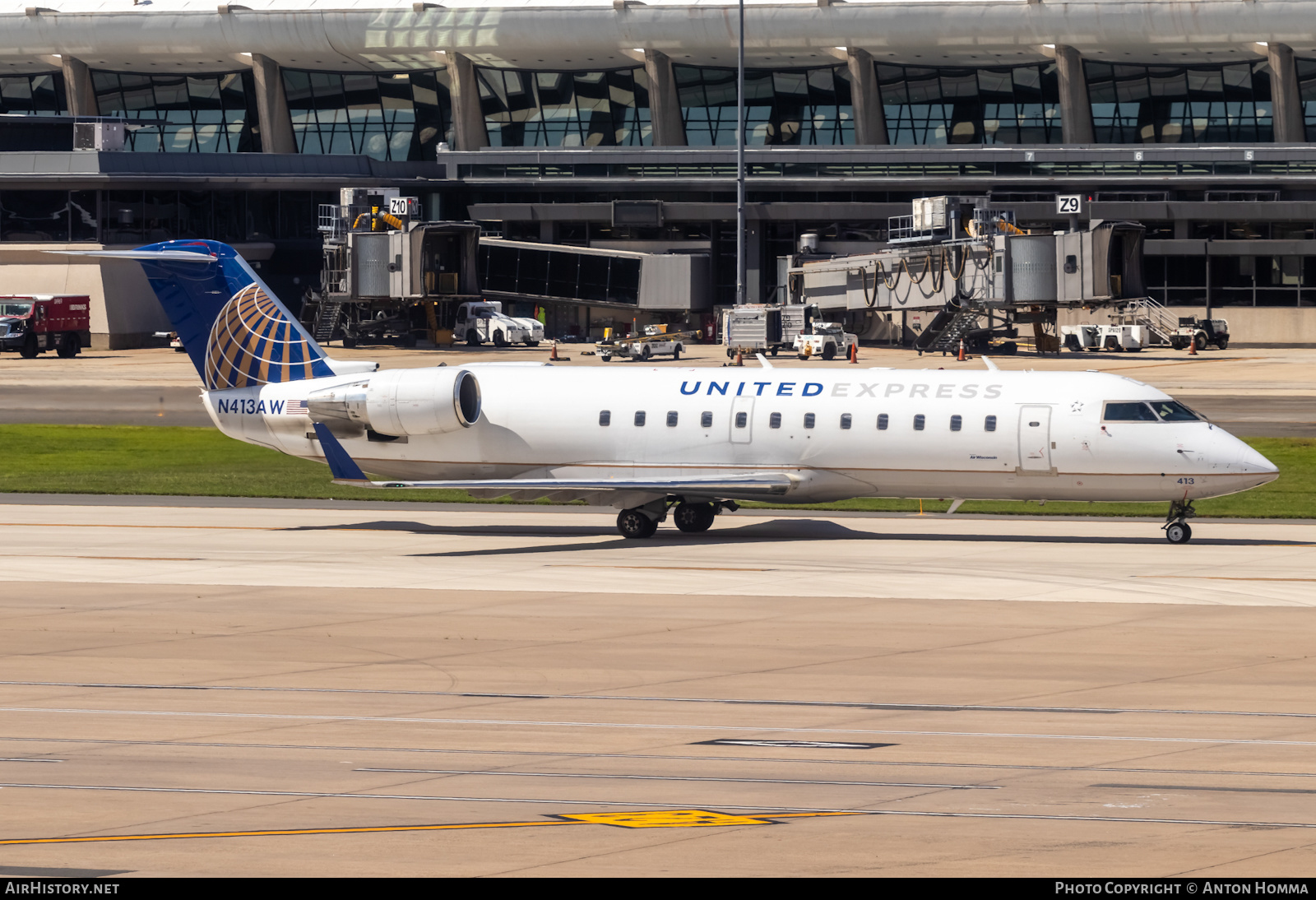 Aircraft Photo of N413AW | Bombardier CRJ-200LR (CL-600-2B19) | United Express | AirHistory.net #489753
