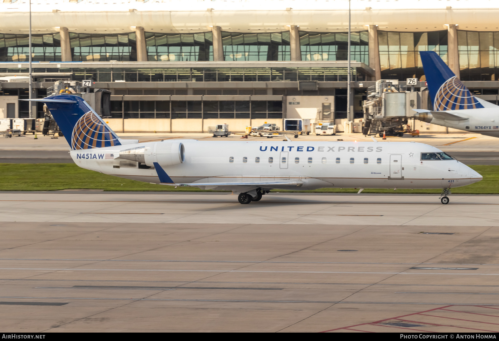 Aircraft Photo of N451AW | Bombardier CRJ-200LR (CL-600-2B19) | United Express | AirHistory.net #489771
