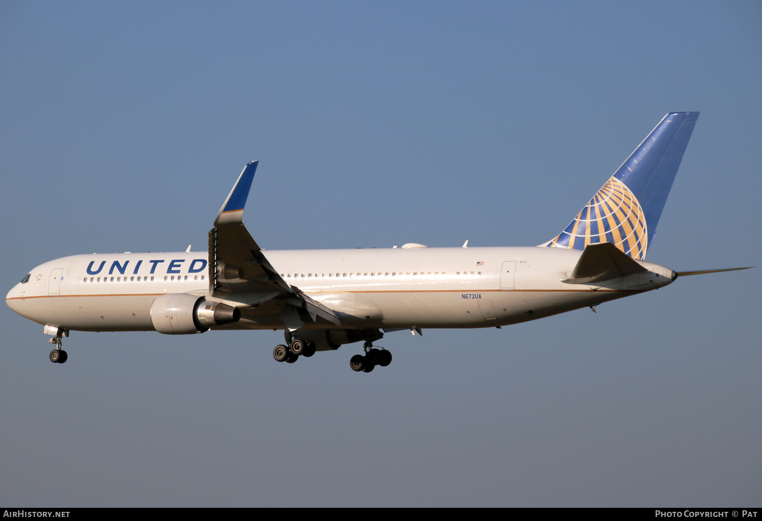 Aircraft Photo of N672UA | Boeing 767-322/ER | United Airlines | AirHistory.net #489877