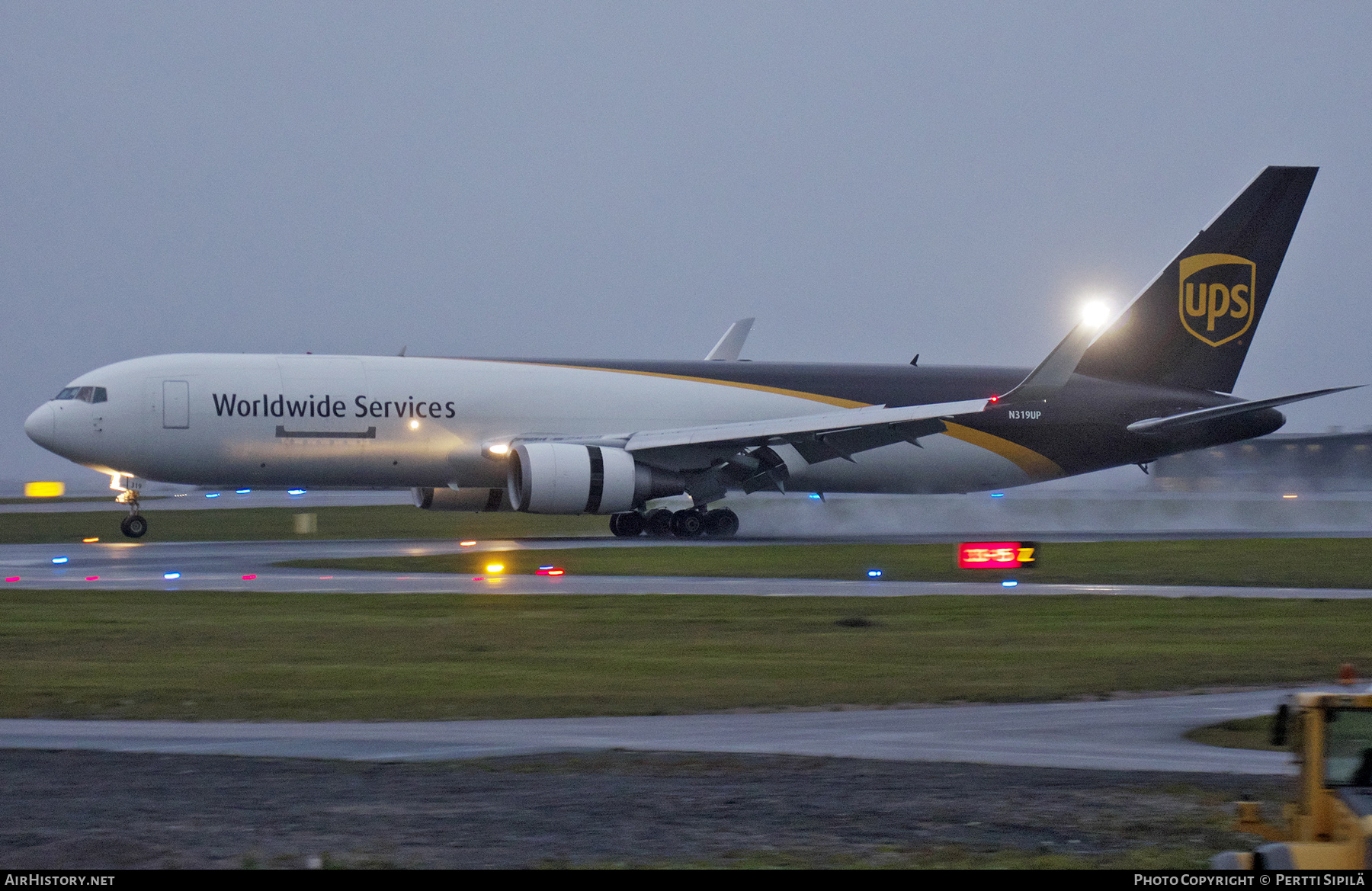 Aircraft Photo of N319UP | Boeing 767-34AF/ER | United Parcel Service - UPS | AirHistory.net #489936