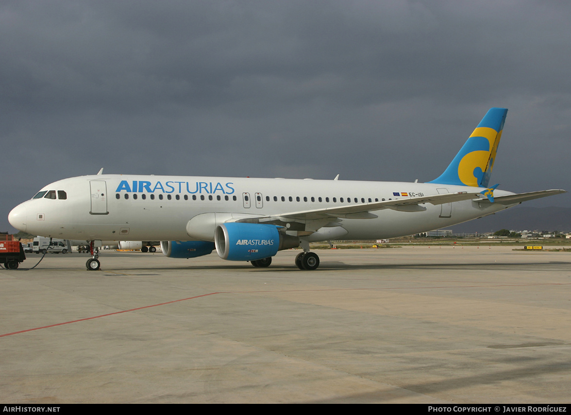 Aircraft Photo of EC-ISI | Airbus A320-214 | Air Asturias | AirHistory.net #490123