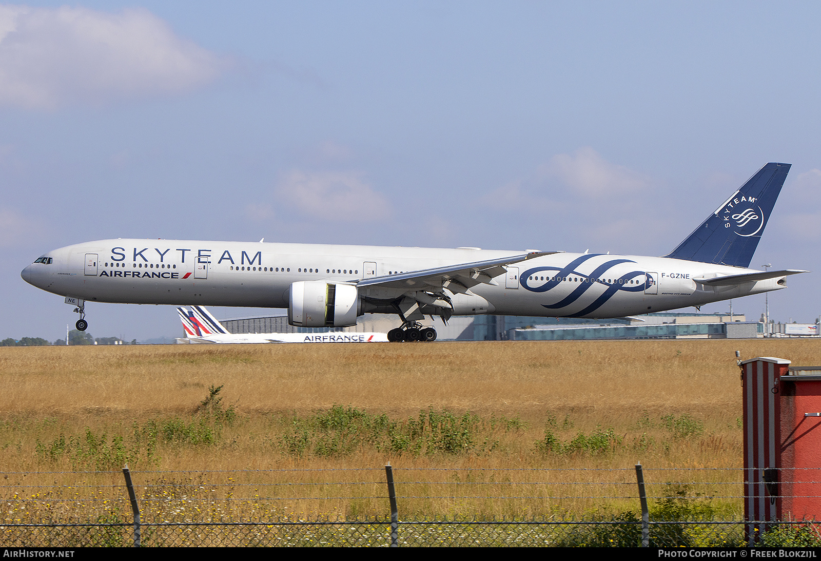 Aircraft Photo of F-GZNE | Boeing 777-328/ER | Air France | AirHistory.net #490226