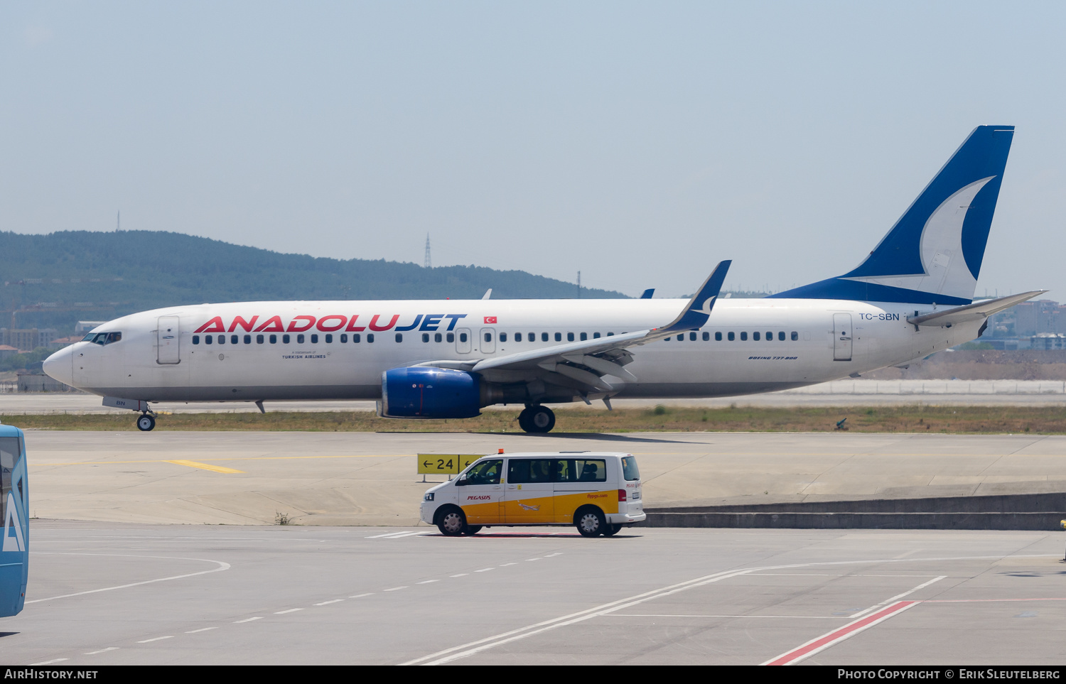 Aircraft Photo of TC-SBN | Boeing 737-86N | AnadoluJet | AirHistory.net #490253