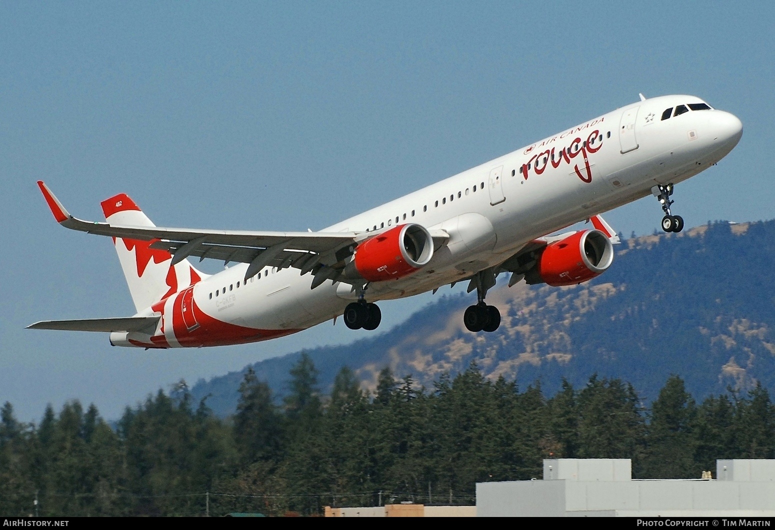 Aircraft Photo of C-GKFB | Airbus A321-211 | Air Canada Rouge | AirHistory.net #490317