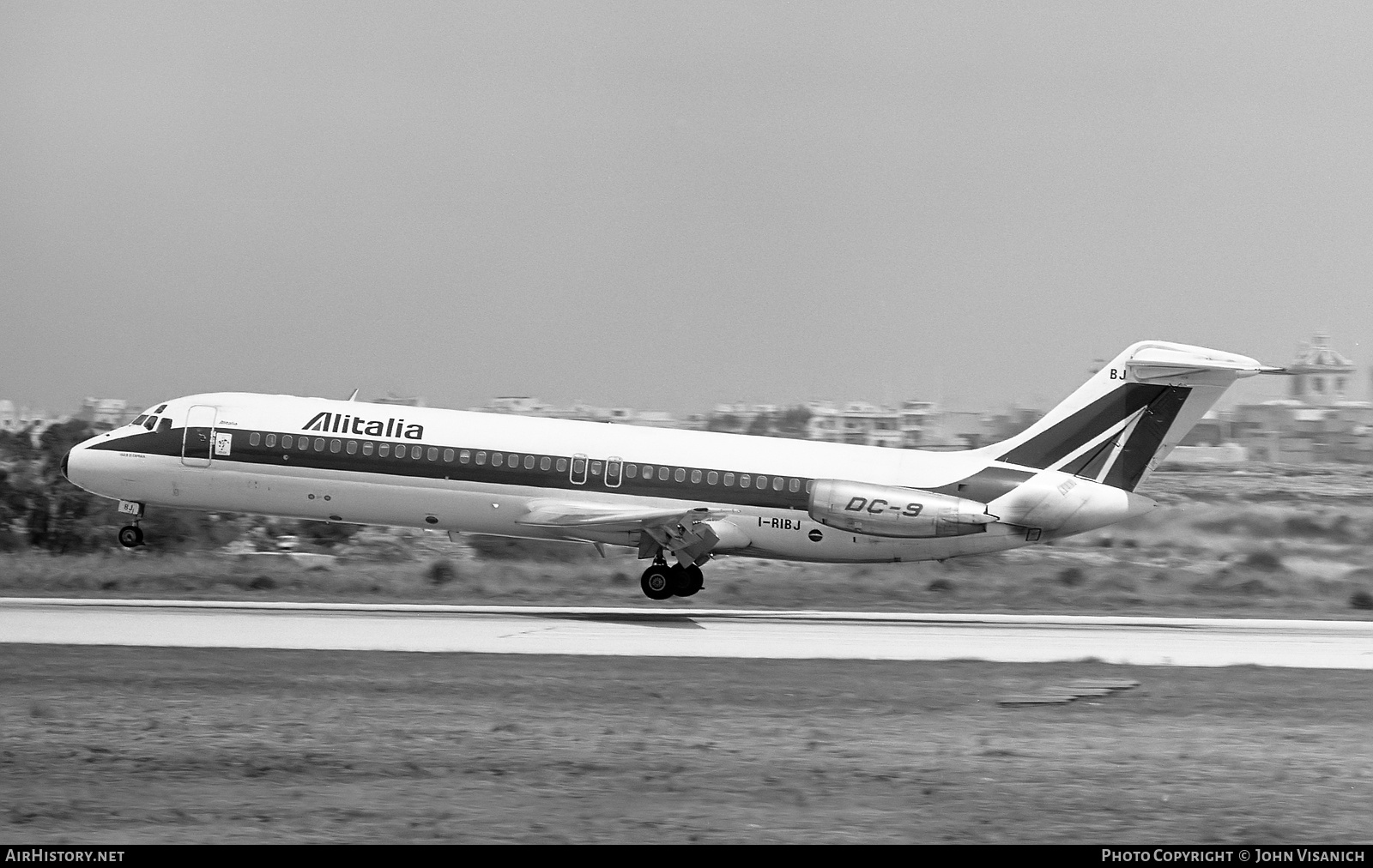 Aircraft Photo of I-RIBJ | McDonnell Douglas DC-9-32 | Alitalia | AirHistory.net #490322