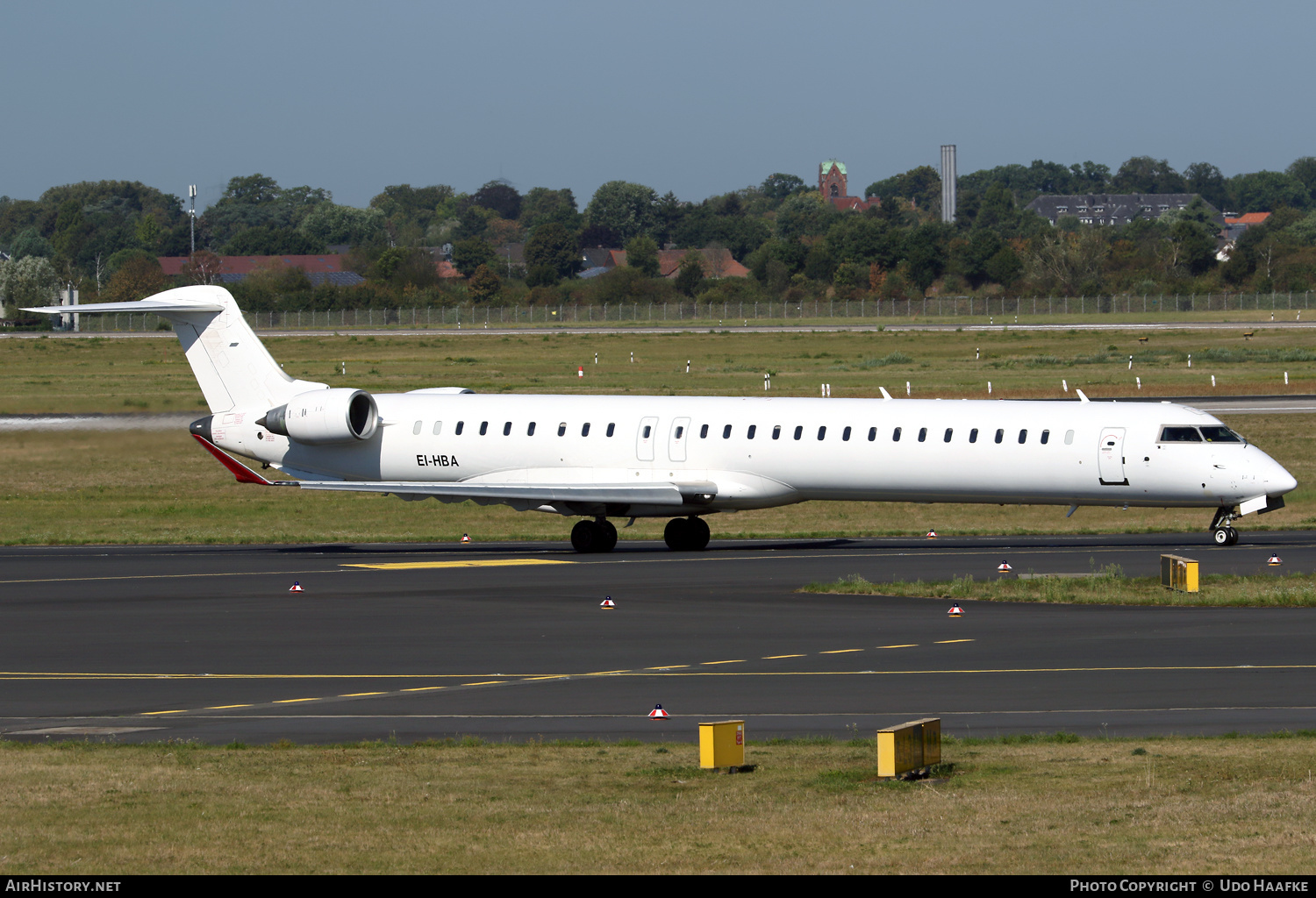 Aircraft Photo of EI-HBA | Bombardier CRJ-1000 (CL-600-2E25) | AirHistory.net #490410