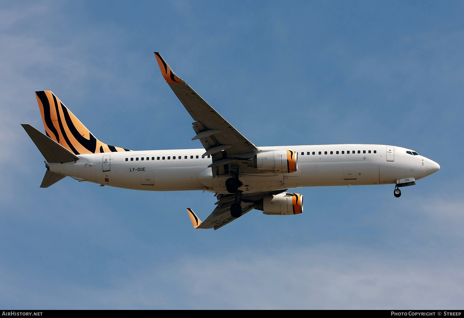 Aircraft Photo of LY-DUE | Boeing 737-8FE | AirHistory.net #490423