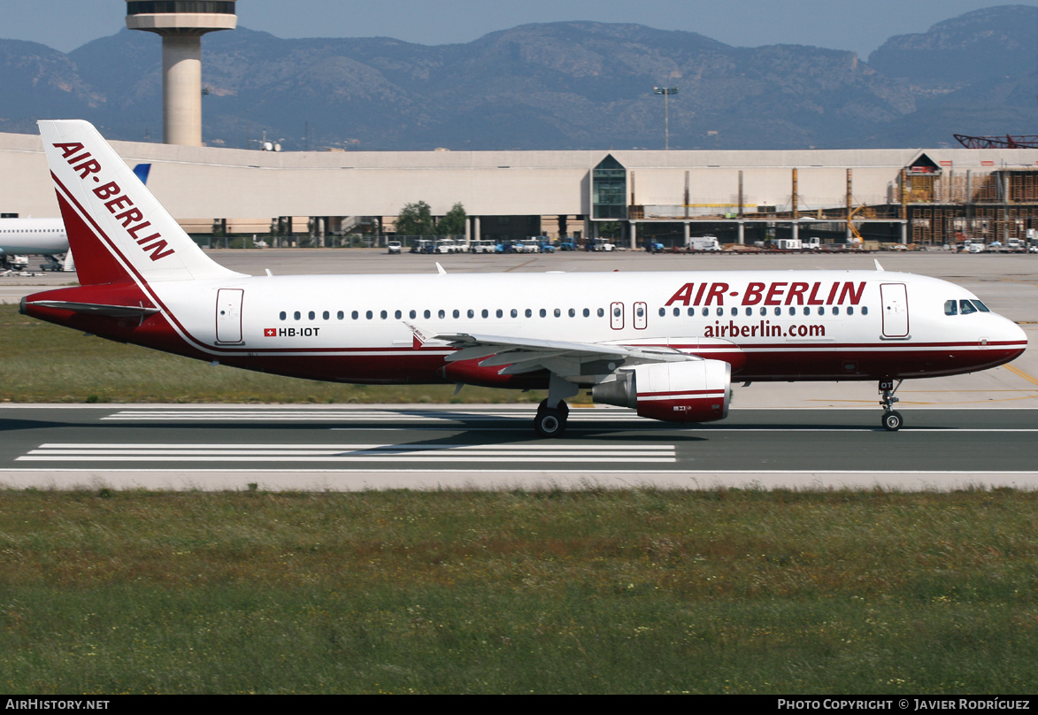Aircraft Photo of HB-IOT | Airbus A320-214 | Air Berlin | AirHistory.net #490696