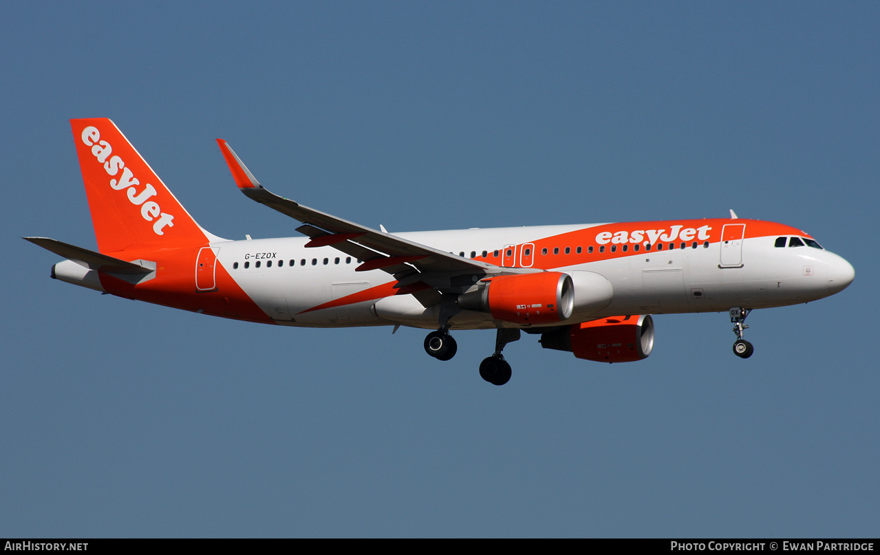Aircraft Photo of G-EZOX | Airbus A320-214 | EasyJet | AirHistory.net #491088