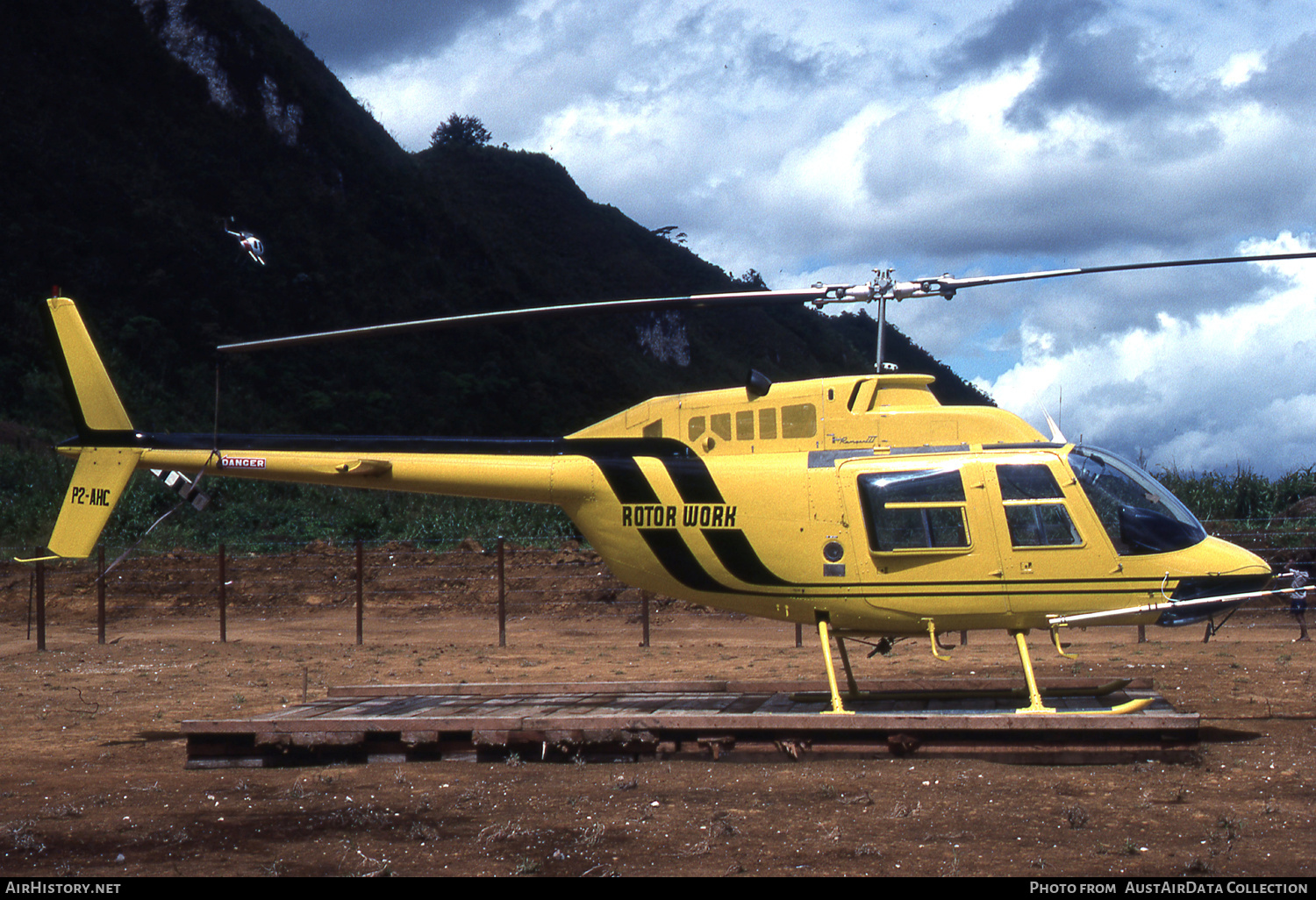 Aircraft Photo of P2-AHC | Bell 206B-3 JetRanger III | Rotor Work | AirHistory.net #491387