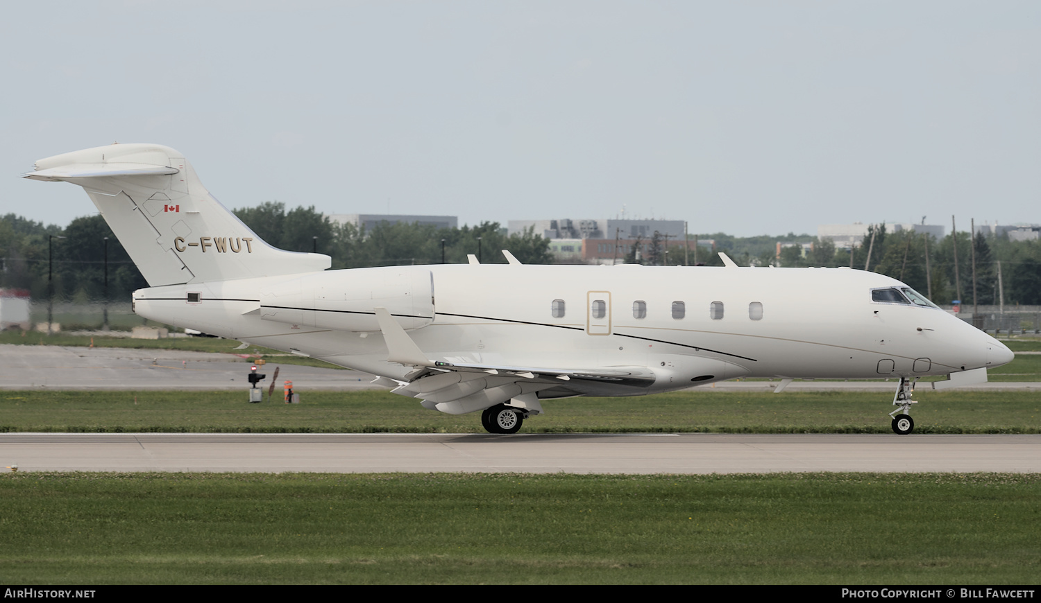 Aircraft Photo of C-FWUT | Bombardier Challenger 300 (BD-100-1A10) | AirHistory.net #491734
