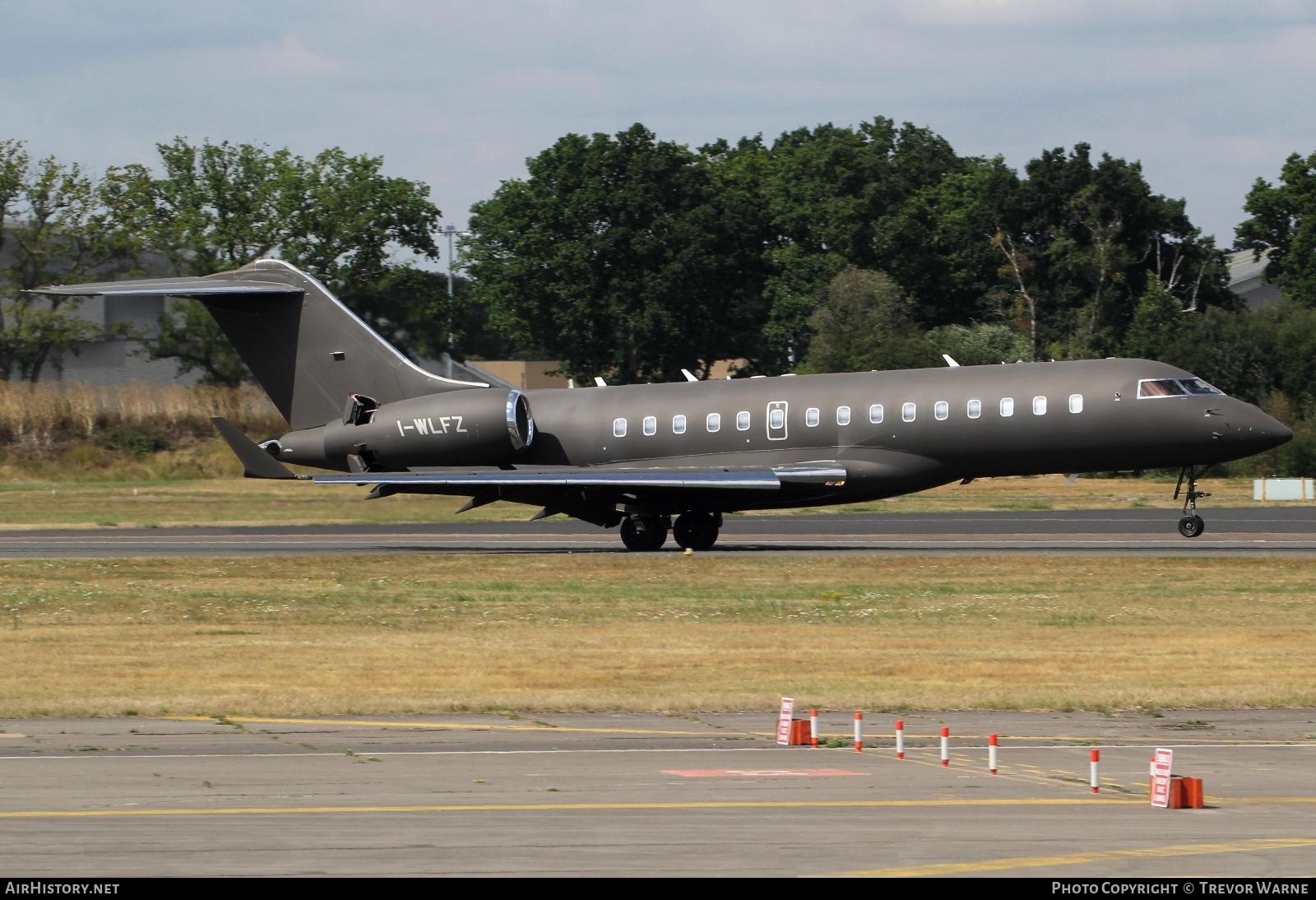 Aircraft Photo of I-WLFZ | Bombardier Global Express XRS (BD-700-1A10) | AirHistory.net #491820