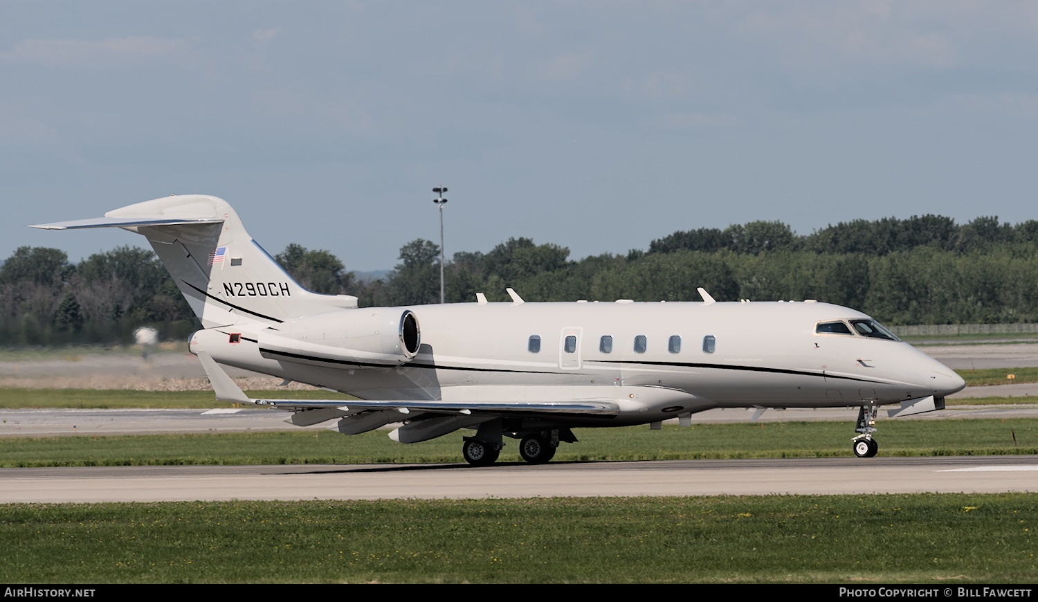 Aircraft Photo of N290CH | Bombardier Challenger 300 (BD-100-1A10) | AirHistory.net #492049