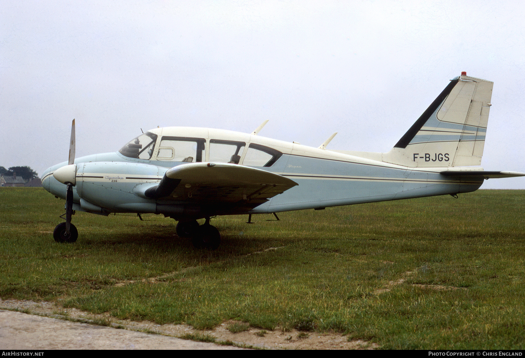 Aircraft Photo of F-BJGS | Piper PA-23-235 Apache 235 | AirHistory.net #492075