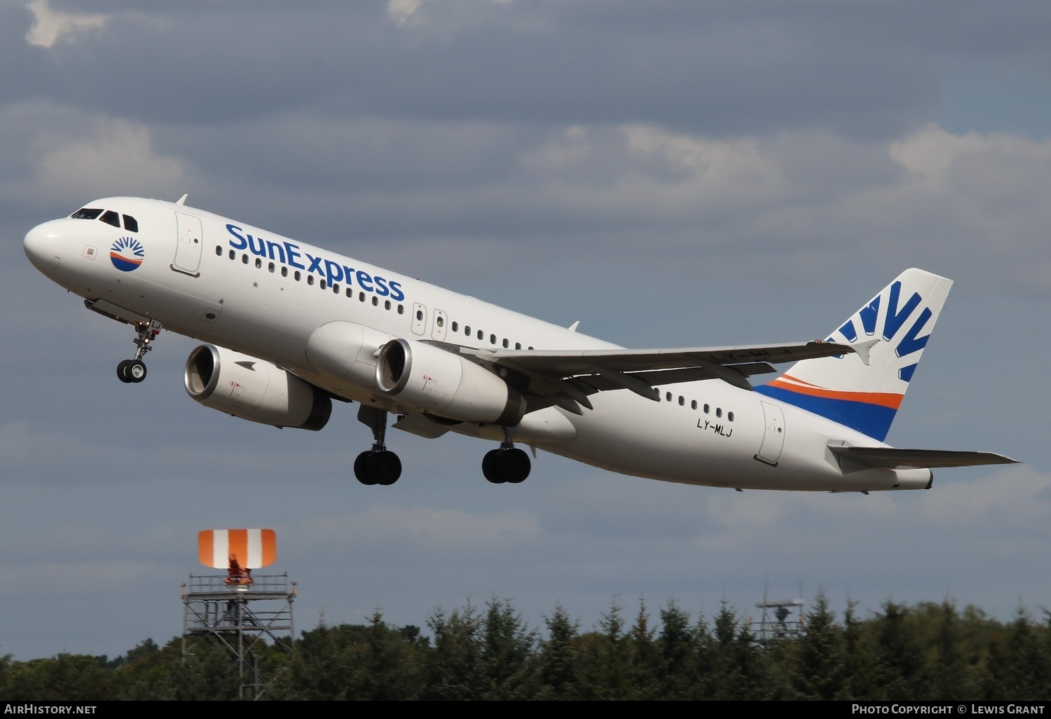 Aircraft Photo of LY-MLJ | Airbus A320-232 | SunExpress | AirHistory.net #492400
