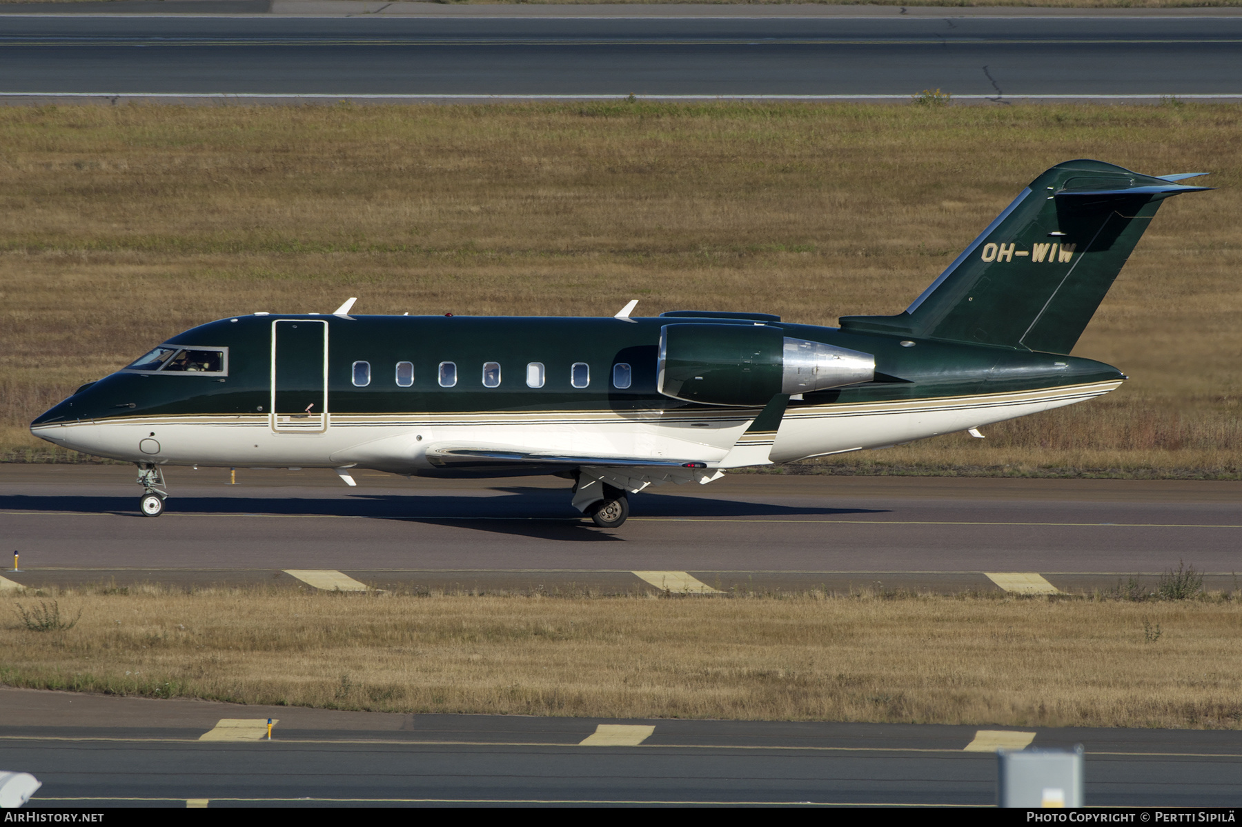 Aircraft Photo of OH-WIW | Bombardier Challenger 650 (CL-600-2B16) | AirHistory.net #492754