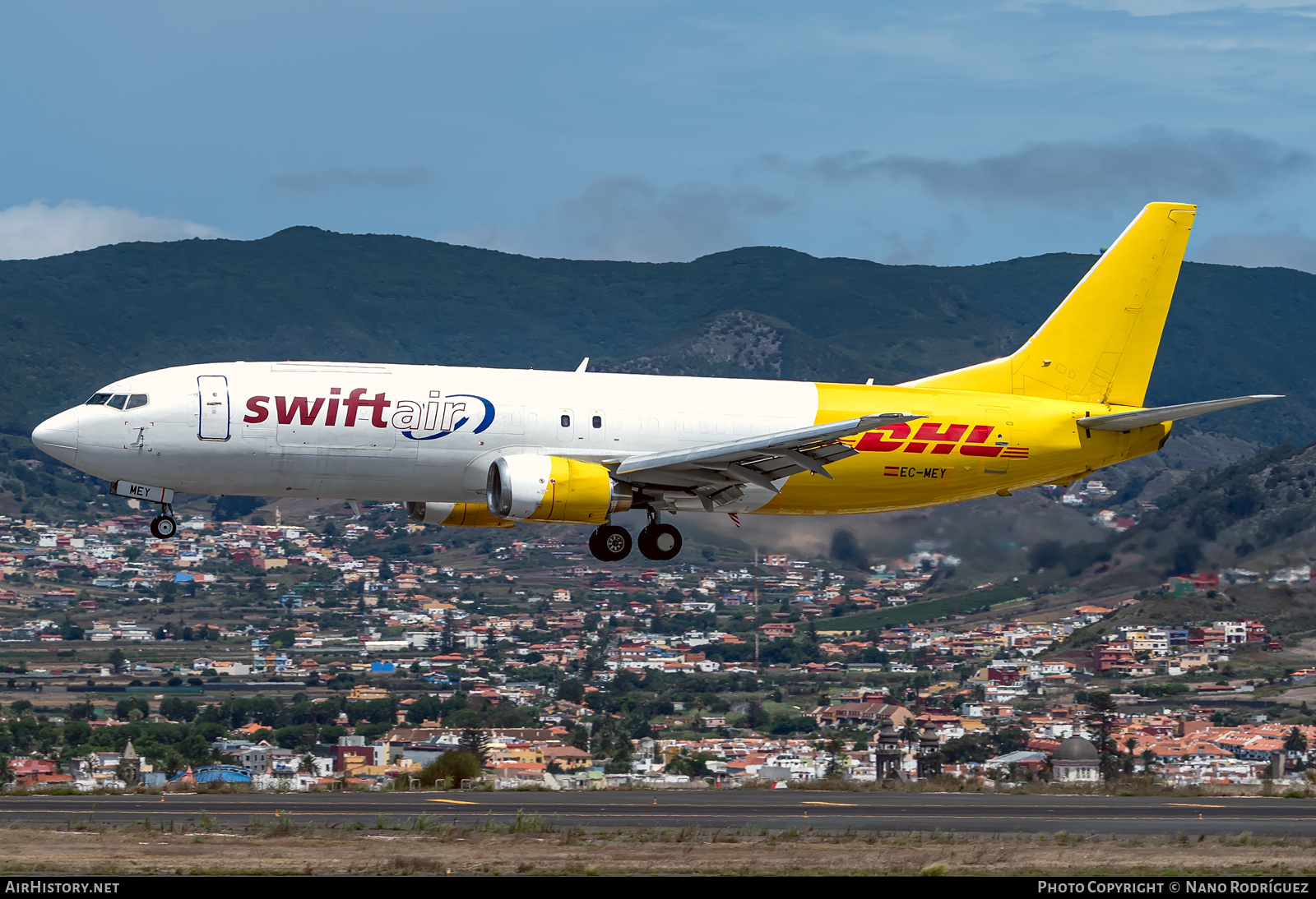 Aircraft Photo of EC-MEY | Boeing 737-476(SF) | Swiftair | AirHistory.net #493044