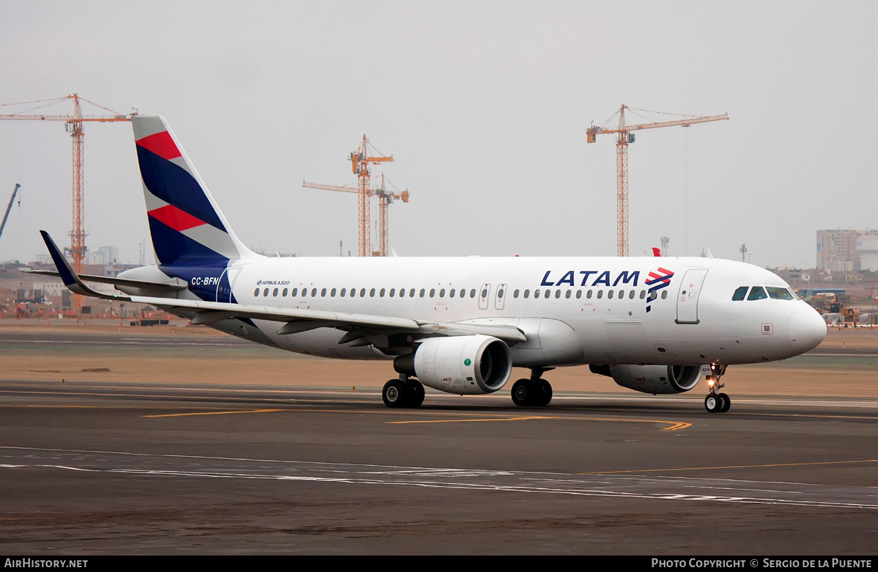 Aircraft Photo of CC-BFN | Airbus A320-214 | LATAM Airlines | AirHistory.net #493057