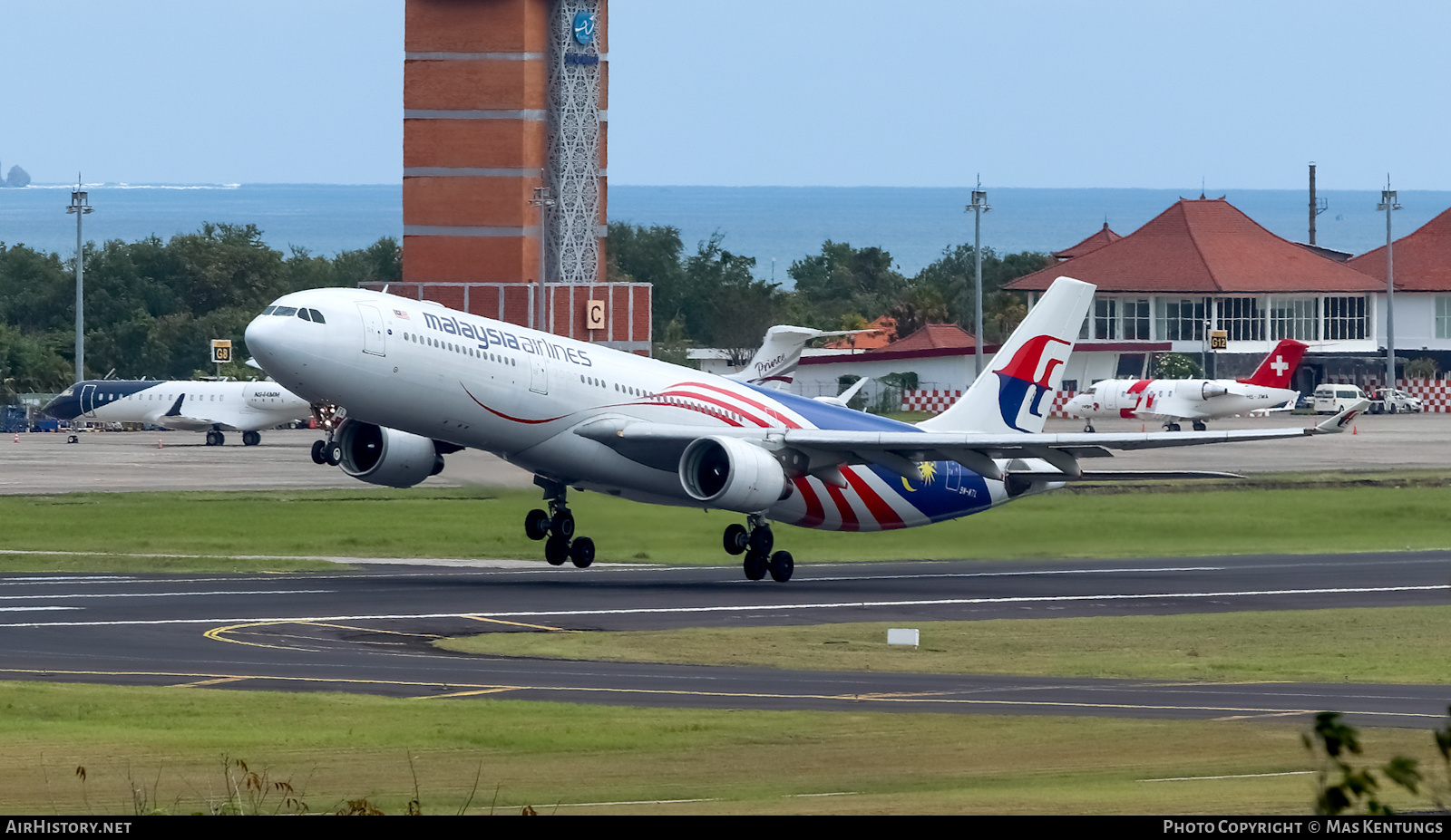 Aircraft Photo of 9M-MTL | Airbus A330-323E | Malaysia Airlines | AirHistory.net #493225
