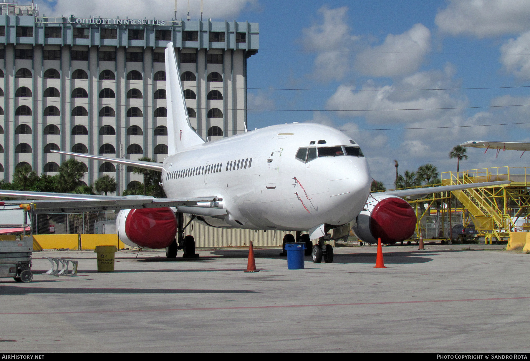 Aircraft Photo of C-GANJ | Boeing 737-548 | AirHistory.net #493395