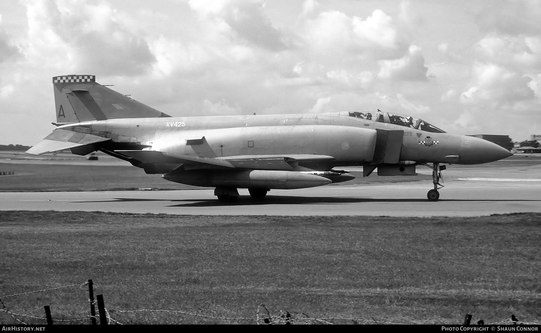 Aircraft Photo of XV425 | McDonnell Douglas F-4M Phantom FGR2 | UK - Air Force | AirHistory.net #493874