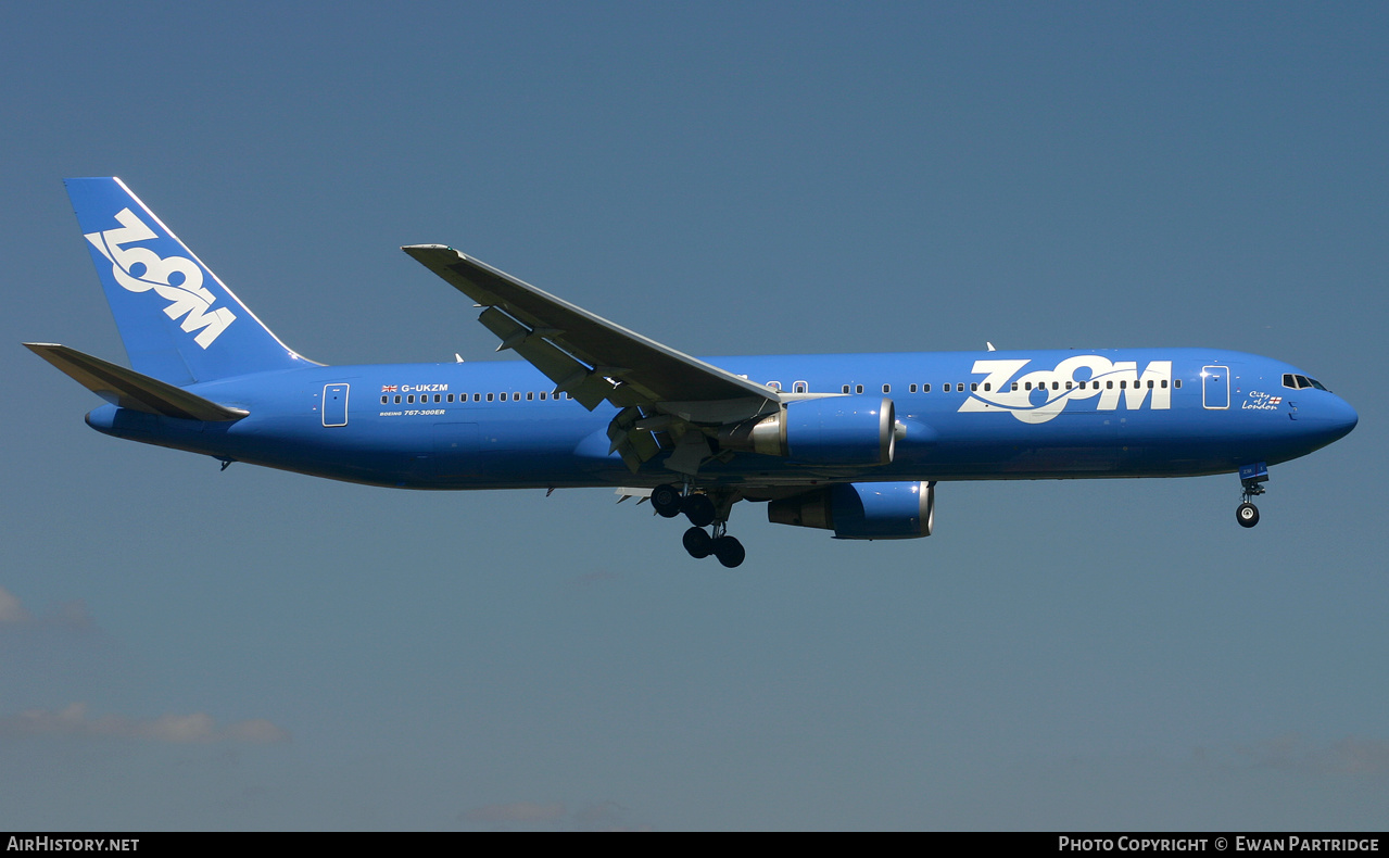 Aircraft Photo of G-UKZM | Boeing 767-3Q8/ER | Zoom Airlines | AirHistory.net #494105