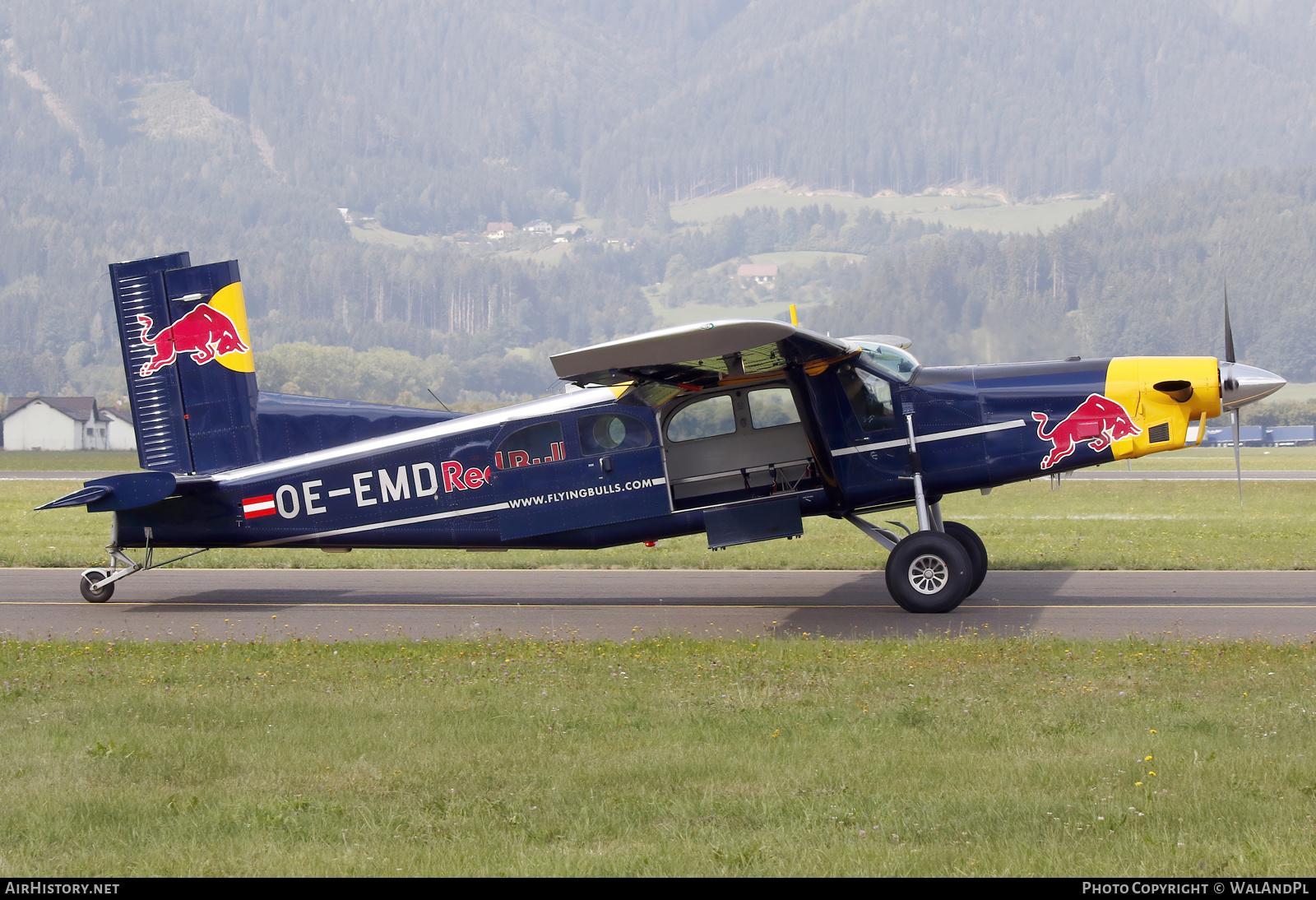 Aircraft Photo of OE-EMD | Pilatus PC-6/B2-H4 Turbo Porter | Red Bull | AirHistory.net #494123