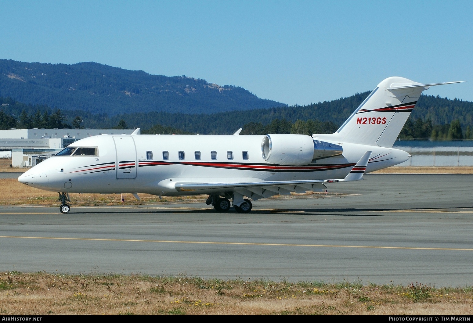 Aircraft Photo of N213GS | Bombardier Challenger 605 (CL-600-2B16) | Jet Edge | AirHistory.net #494163