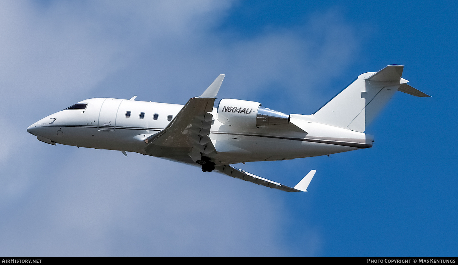 Aircraft Photo of N604AU | Bombardier Challenger 604 (CL-600-2B16) | AirHistory.net #494292