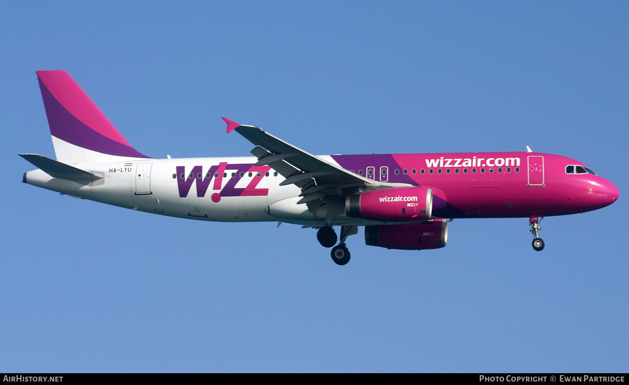Aircraft Photo of HA-LYU | Airbus A320-232 | Wizz Air | AirHistory.net #494316